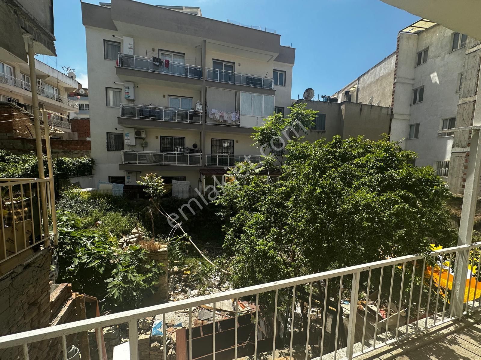 Kuşadası Türkmende Sahile 200 Mt 2+1