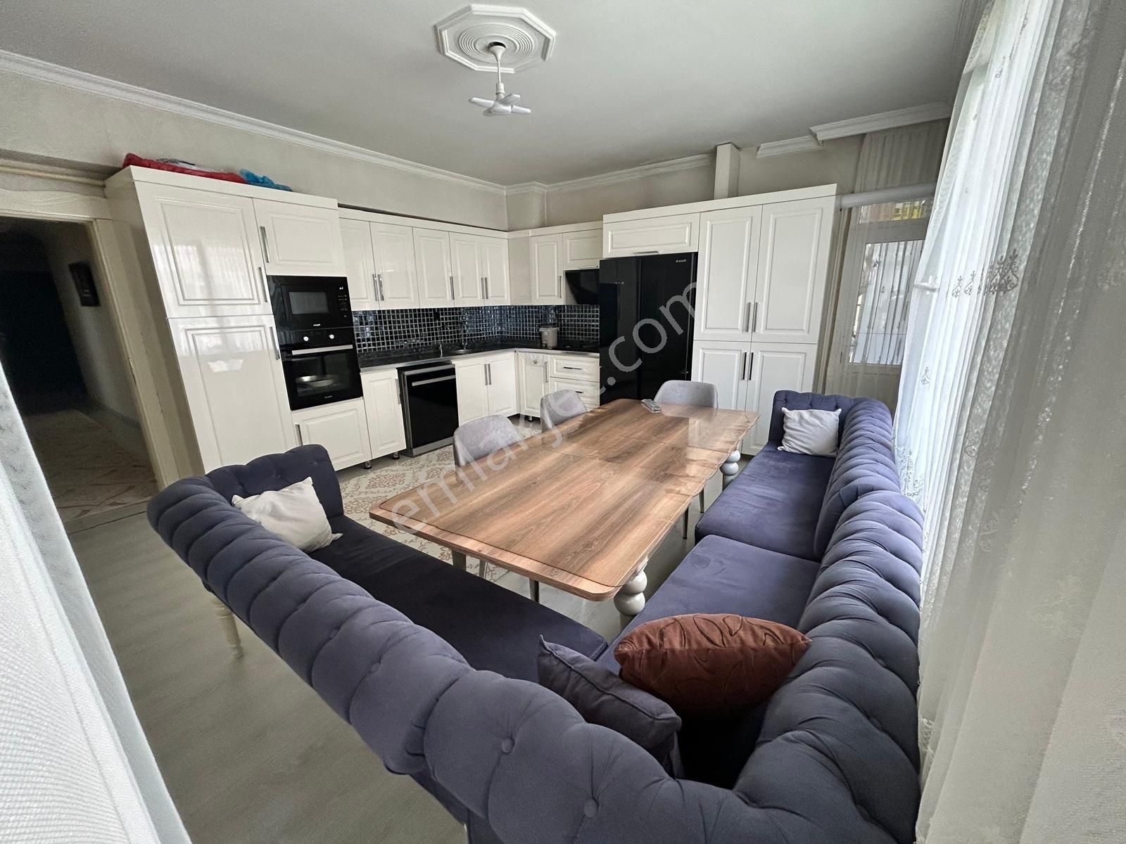 Alipaşa Mahallesinde Site İçi Geniş 4+1 Satılık Daire