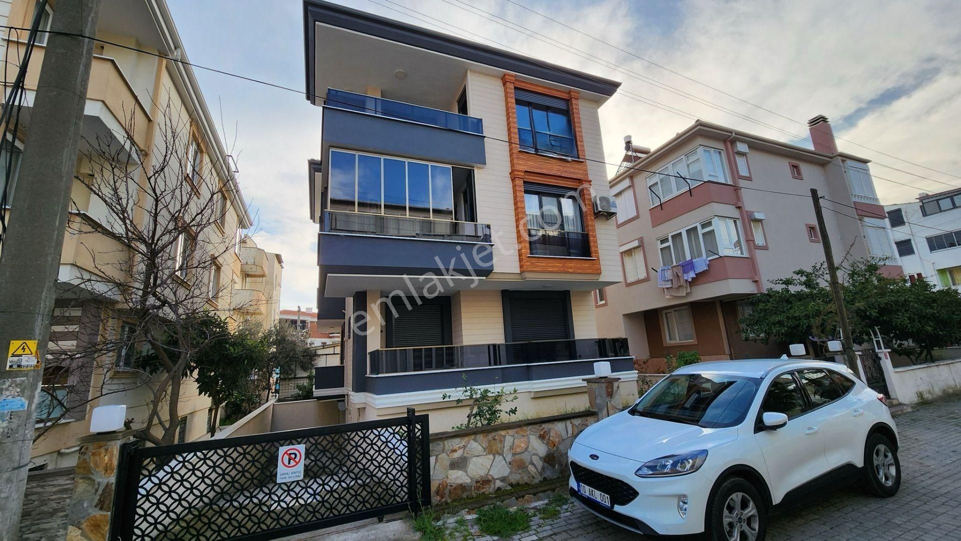 Afissia Gayrimenkul-altınoluk Merkezde 2+1 Ayrı Mutfak Otoparklı Sıfır Daire