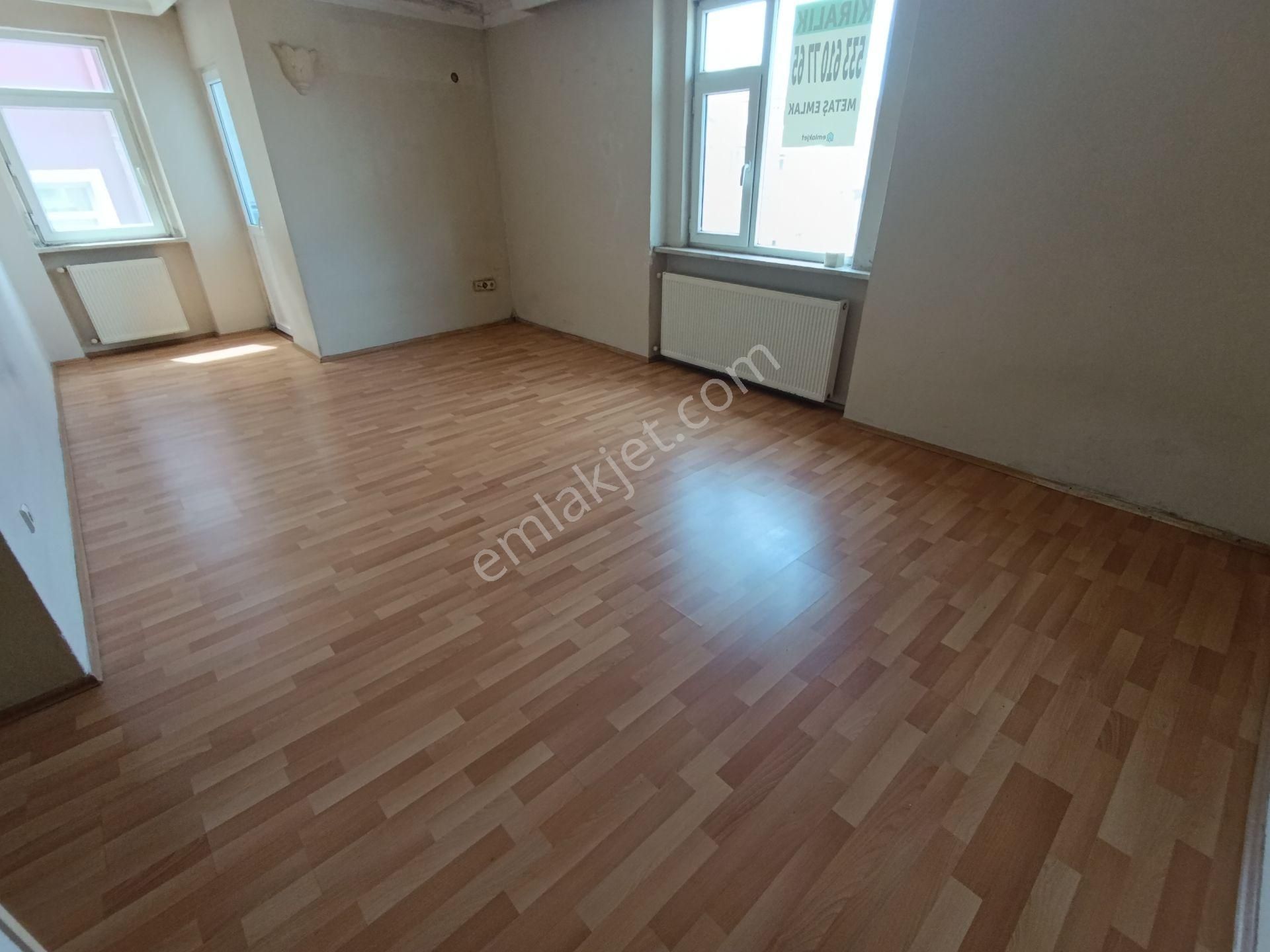 Pendik Güzelyalı"da Kiralık 2+1 115m2 Orta Kat Depreme Uygun Yapı Daire