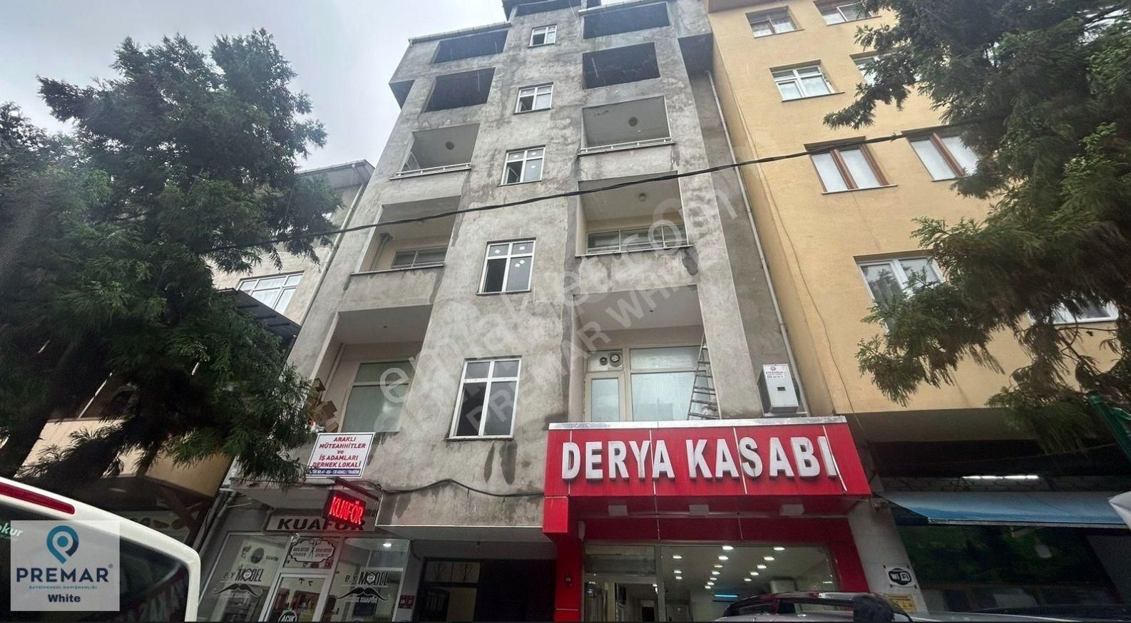 Premar Gayrimenkul Araklı Merkezde Komple Satılık Bina
