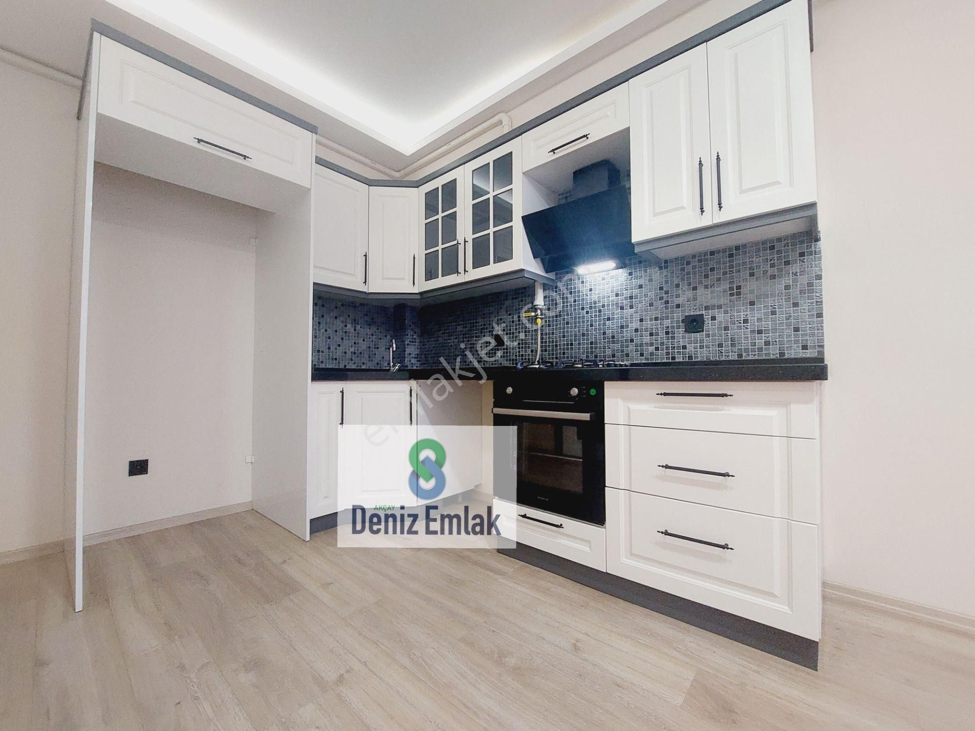 Denizden Akçayda Lüx Geniş Asansörlü Satılık 1+1 Daire