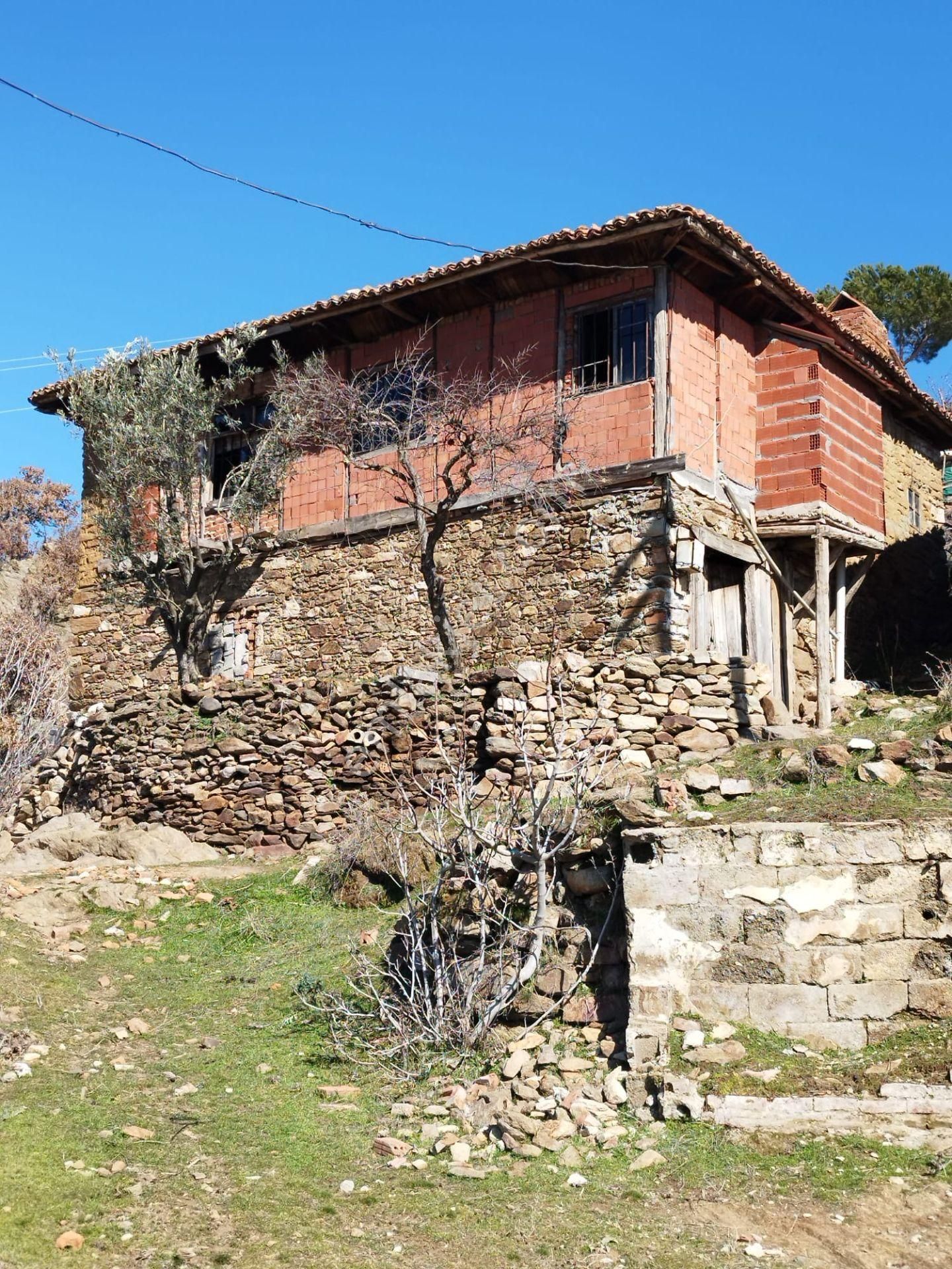 İki Katlı Bahçeli Müstakil Ev ! ! !