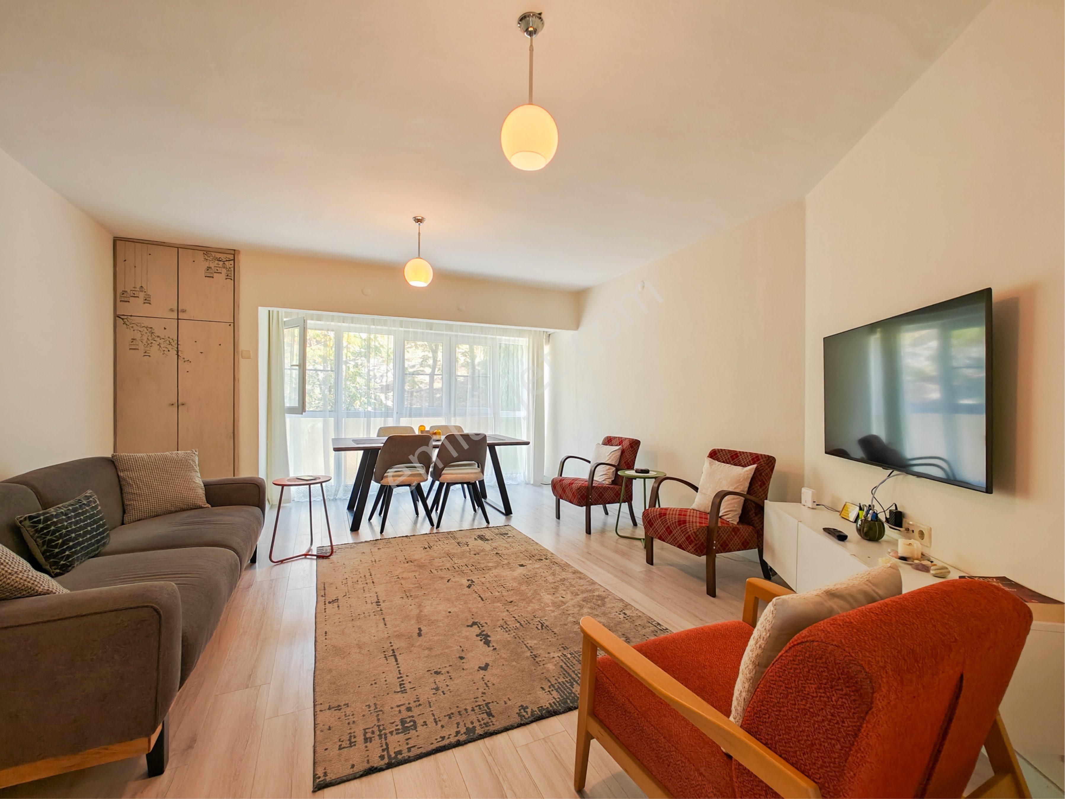 Kuşadası Merkezde 2+1 Eşyalı Satılık Daire