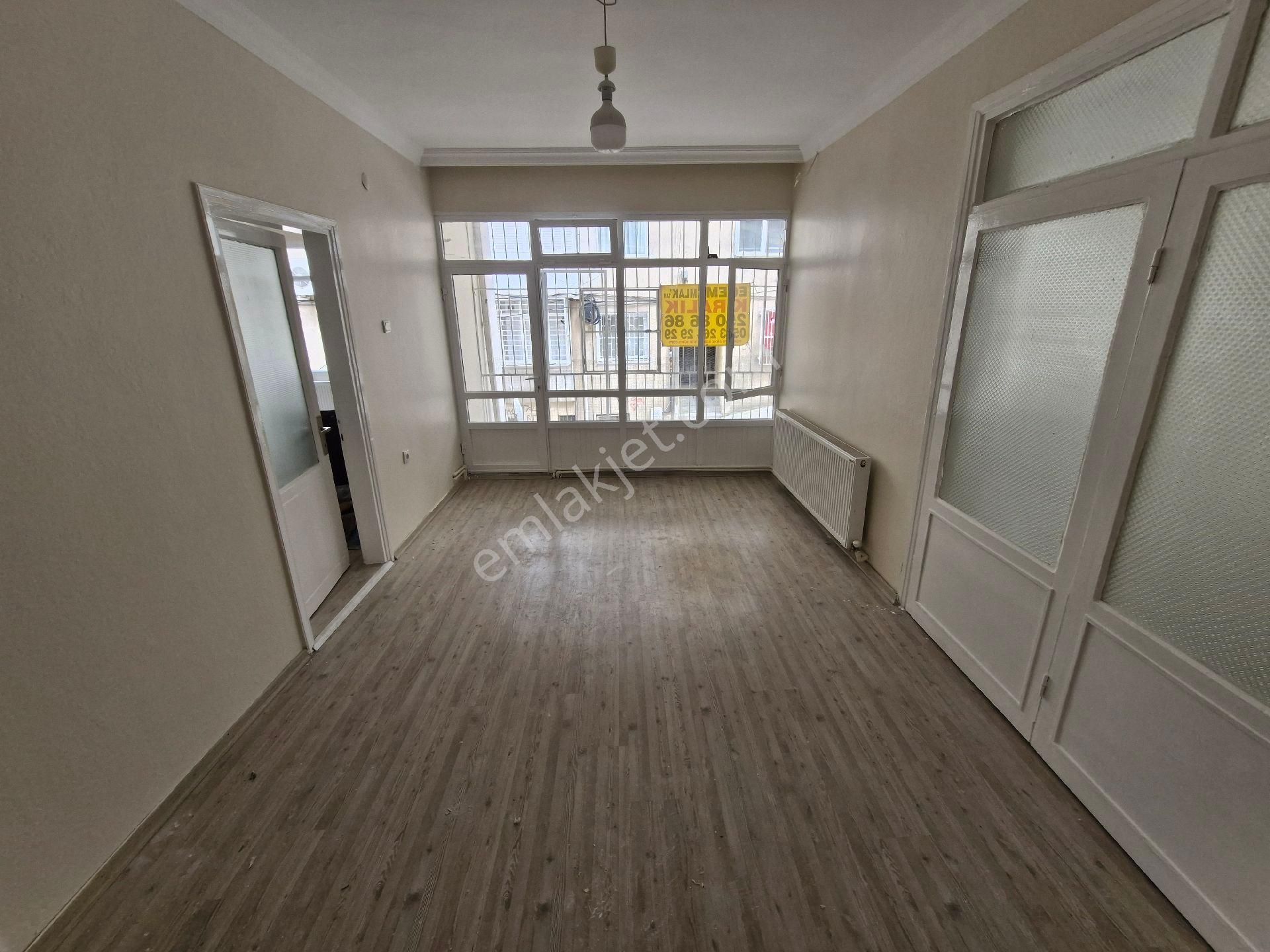 Kemal Reis Mahallesinde 3+1 Bakımlı Kiralık Daire
