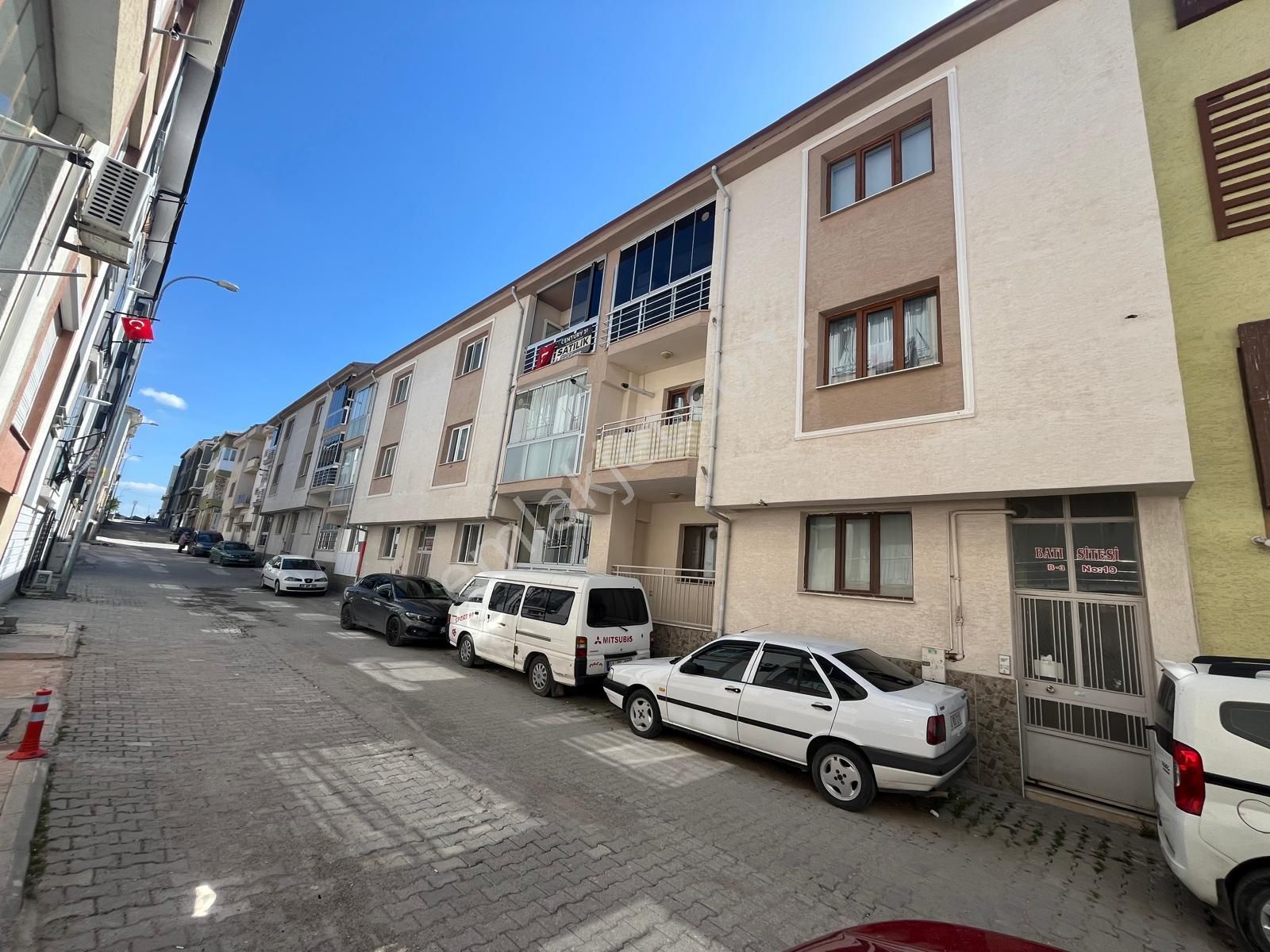 Century 21 Vizyon'dan Batıkent'te Satılık 3+1 Daire