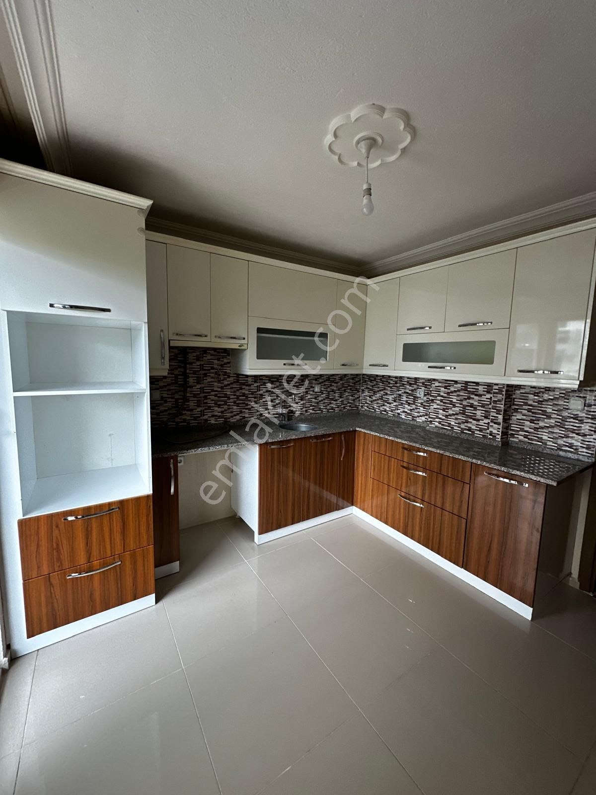 🏡 Muradiye Mahallesi Karali Bölgesi 🏡 Site İçi ✅ 3 Katlının 2 Katı Arakat