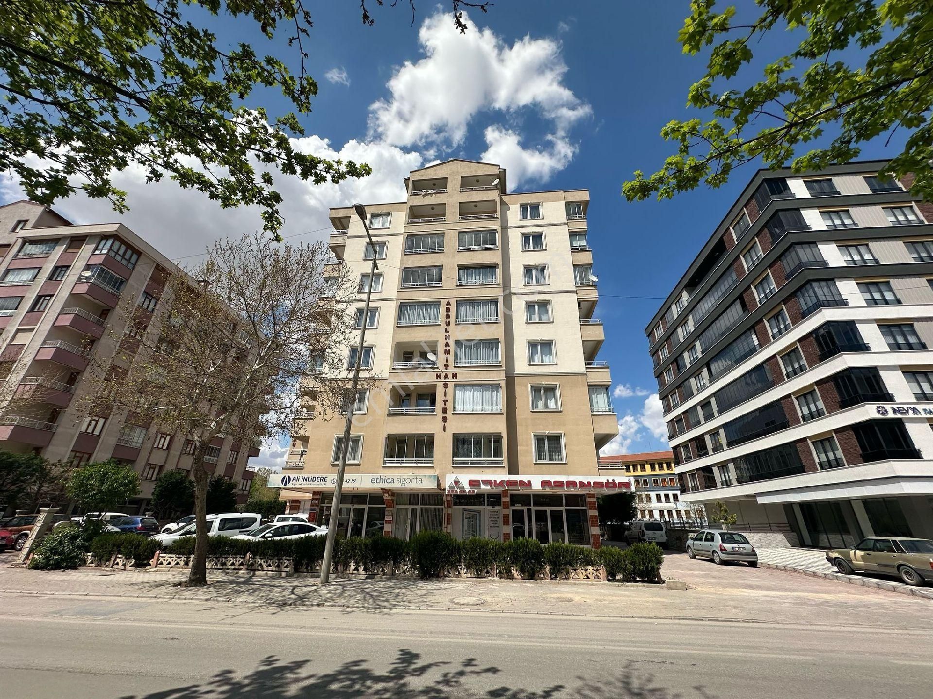 Ulubatlı Hasan Mah. Fetih Cad. Cepheli 3+1 Arakat Satılık Daire