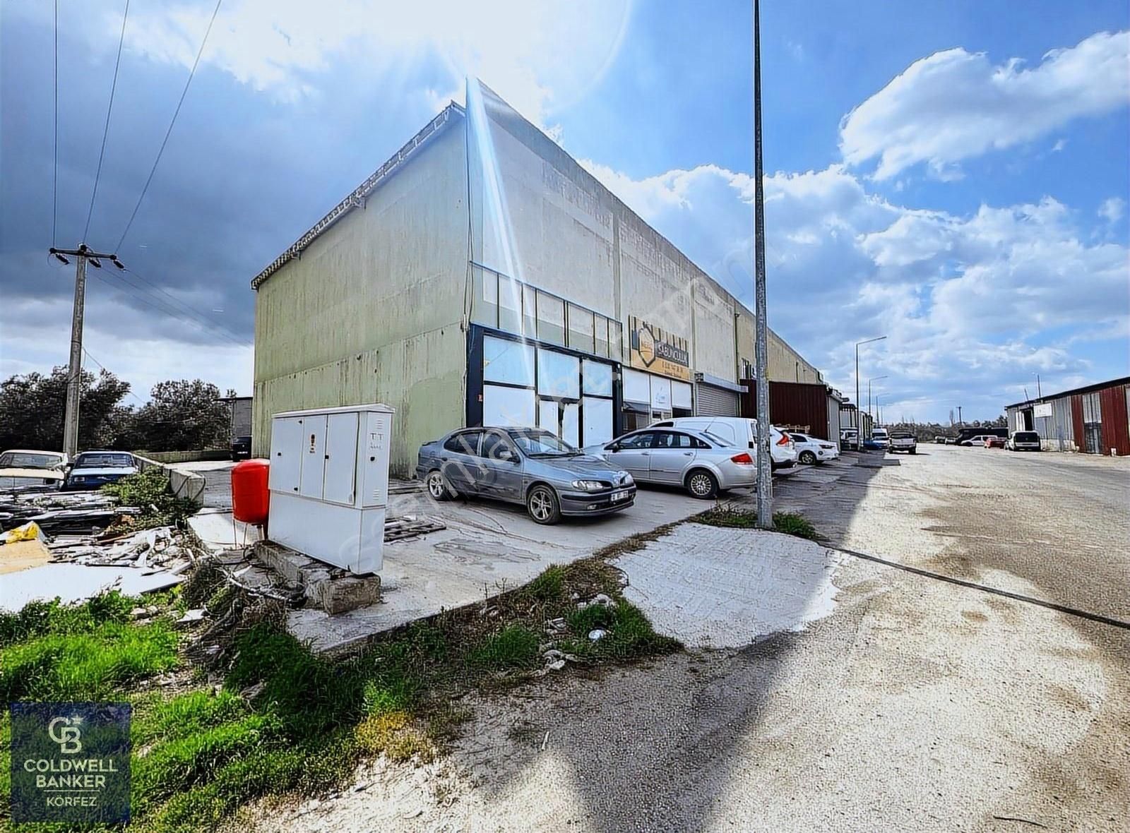 Edremit'te Novada Ve Koçtaş'ın 100 Mt Yakınında 3 Katlı Dükkan