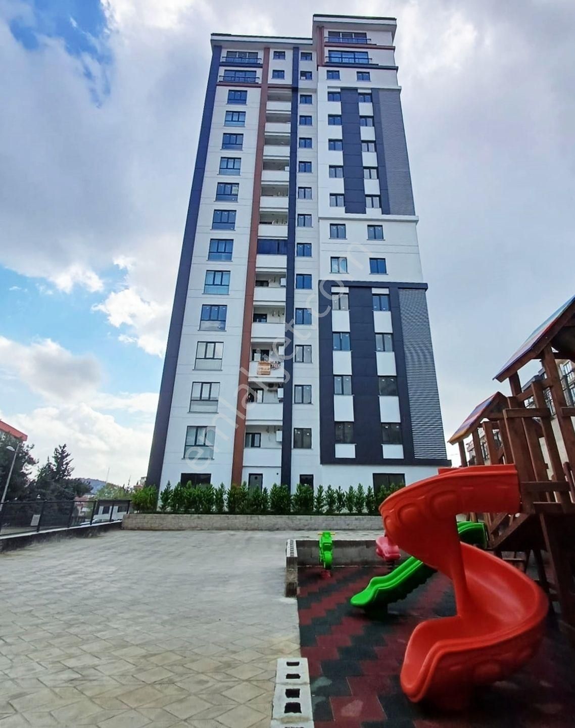 Mertcan Dan Güvenlikli Site İçinde Arakat 2+1 İskanlı Lüks Daire