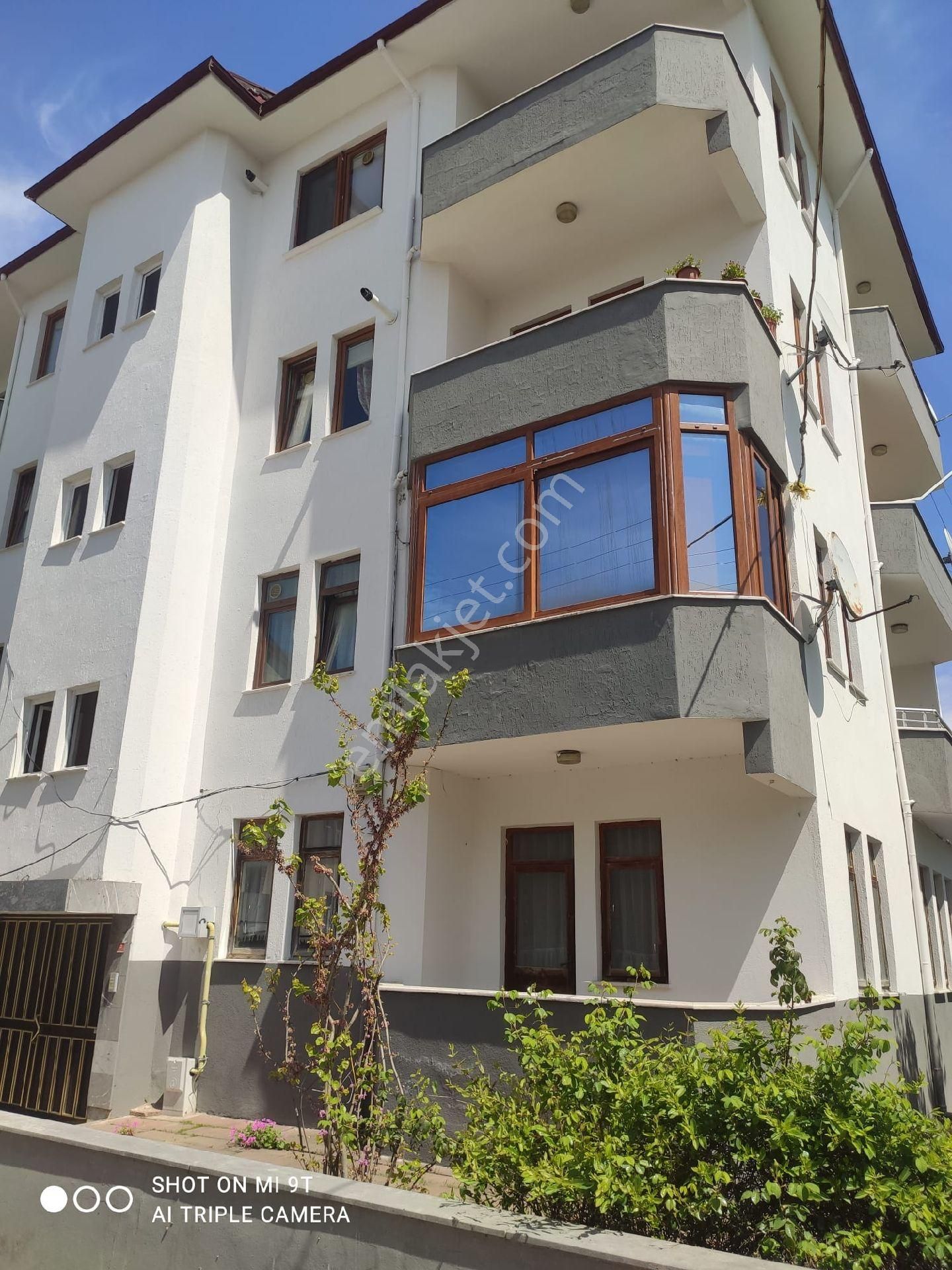 Çok Geniş 5+1 Satılık Daire