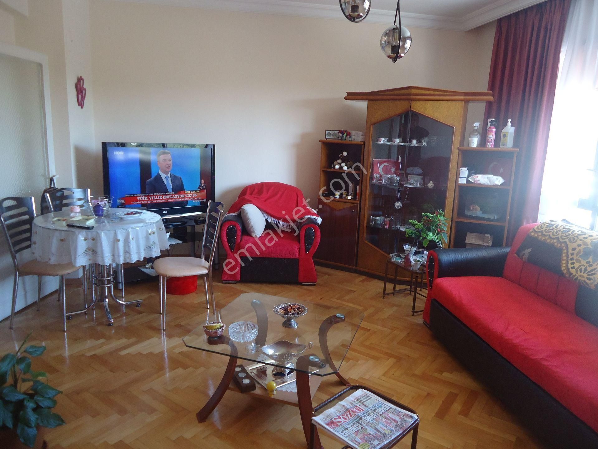 Aydınlıkevlerde Salonu Bağımsız 3+1 Satılık Daire Gizem Emlaktan