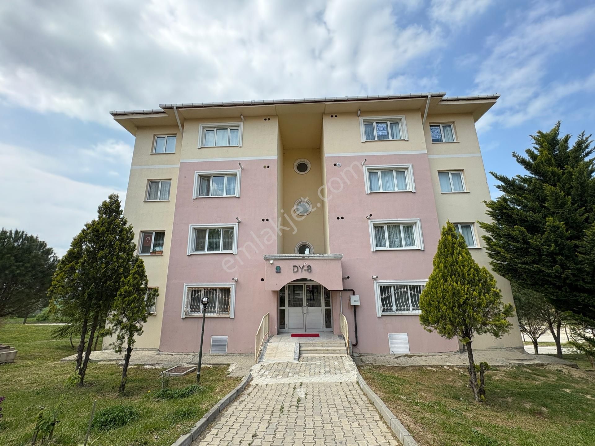Marmara'dan Eski Tokide Eşyasız 2+1 Kiralık Daire