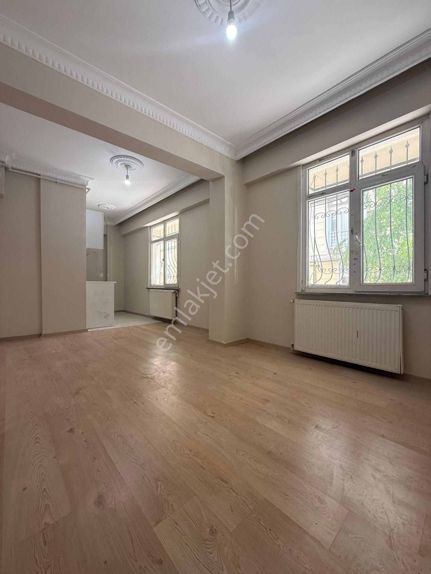 Merkezi Konumda Kapalı Mutfak, Balkonlu 2+1 Kiralık Daire!!!