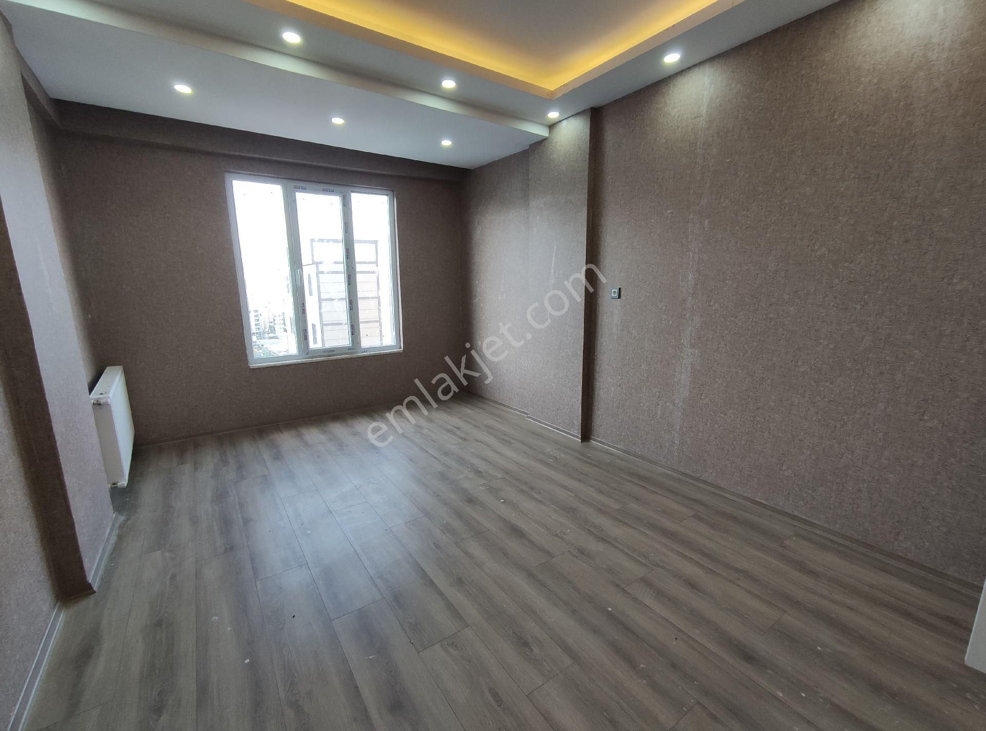 Badıllı Halı Saha Civarında Full+full 2+1 Satılık Daire