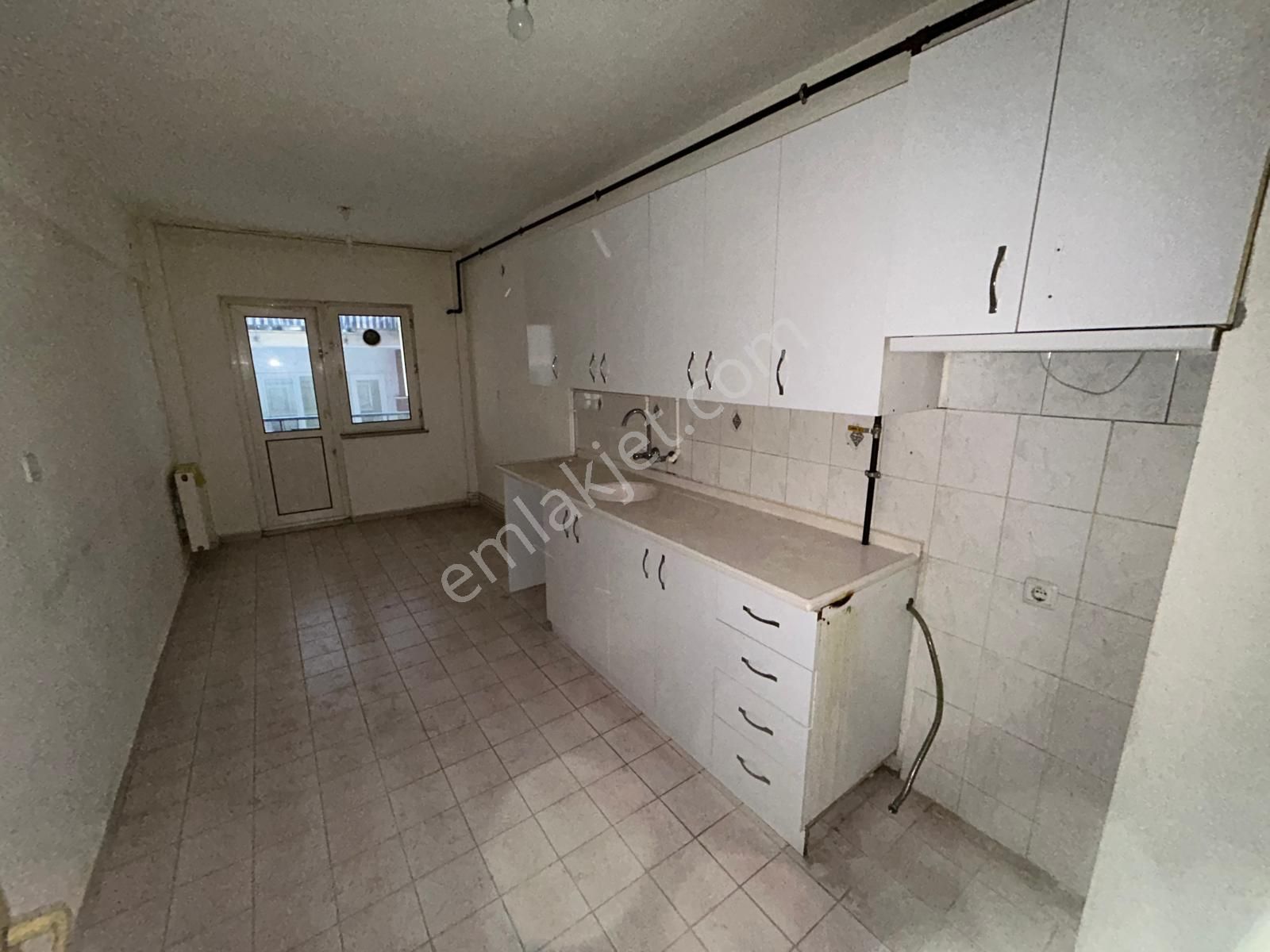 Denizli Merkez Feslikanda 3+1 Arakat Asansörlü Kedili Satılık Daire