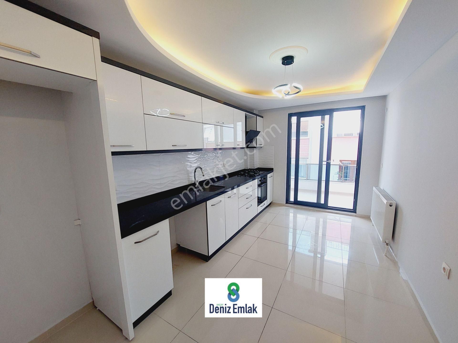 ✅✅denizden Akçayda ✅✅ Otoparklı Geniş Yeni Asansörlü Satılık 2+1 Daire