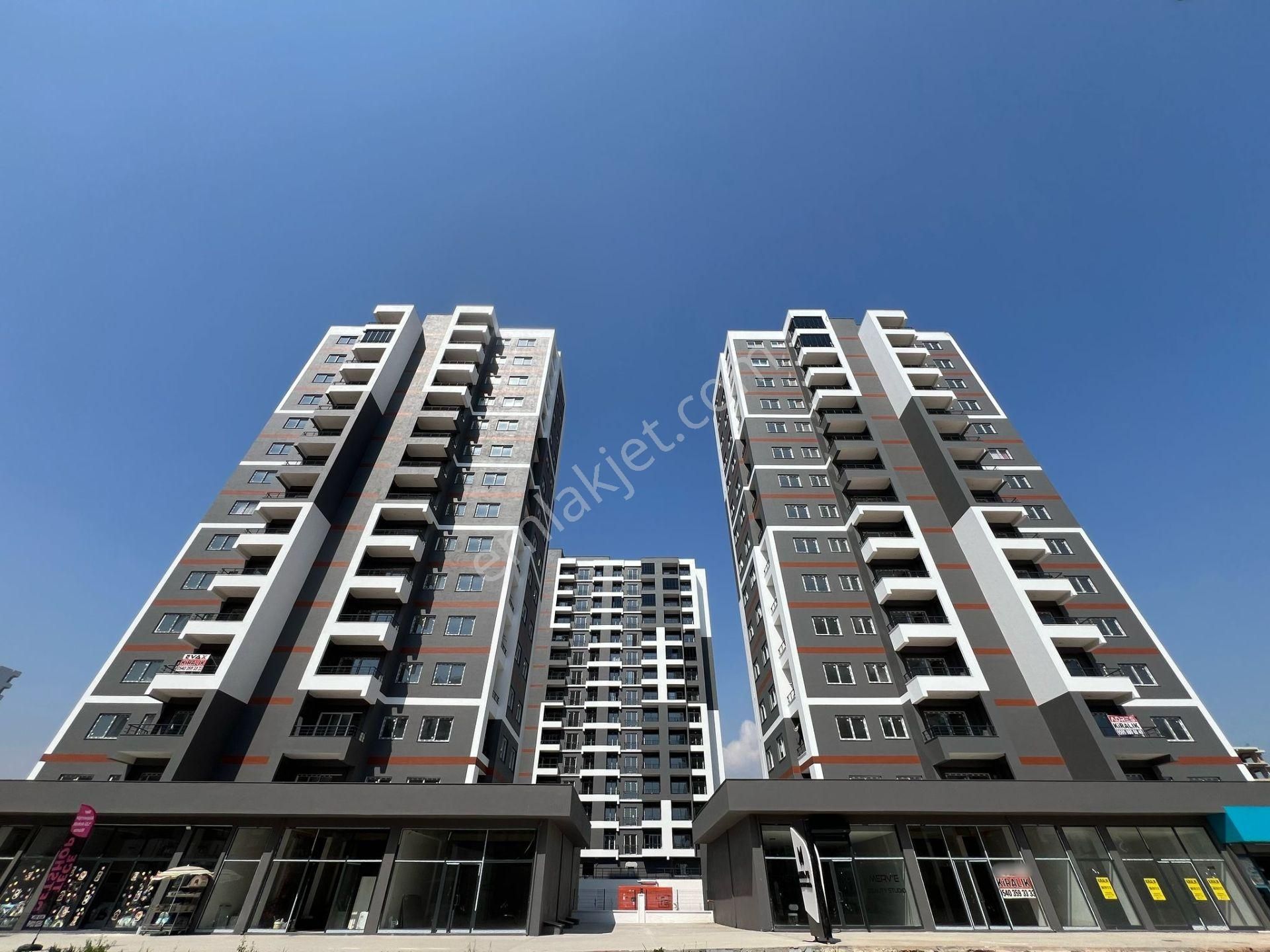 Rivax'dan Bölgenin İşlek Caddesinde Aylık Ödemeli 110 M2 Dükkan!
