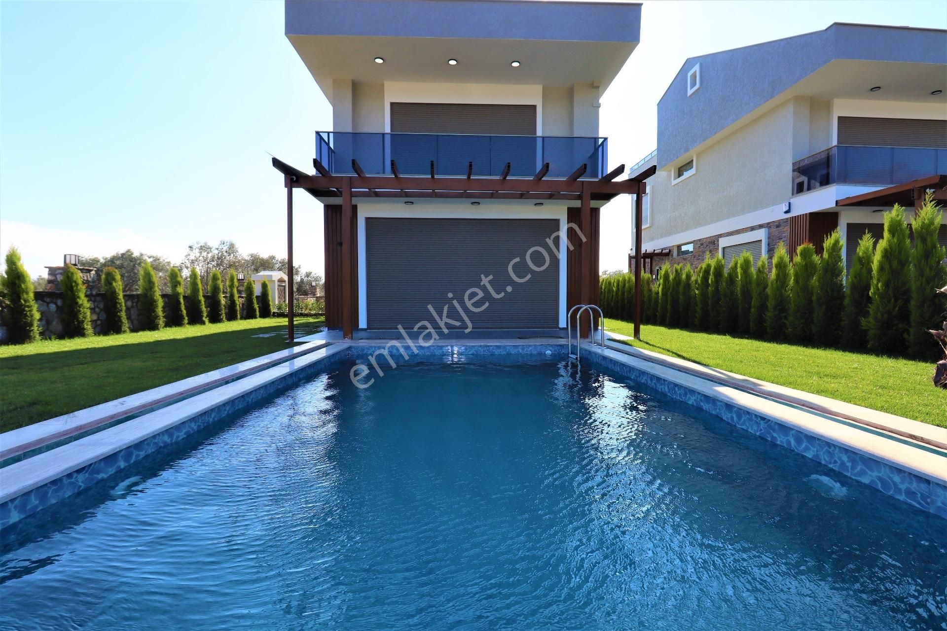 Balıkesir Güre'de Satılık Özel Havuzlu 5+1 Lüks Villa