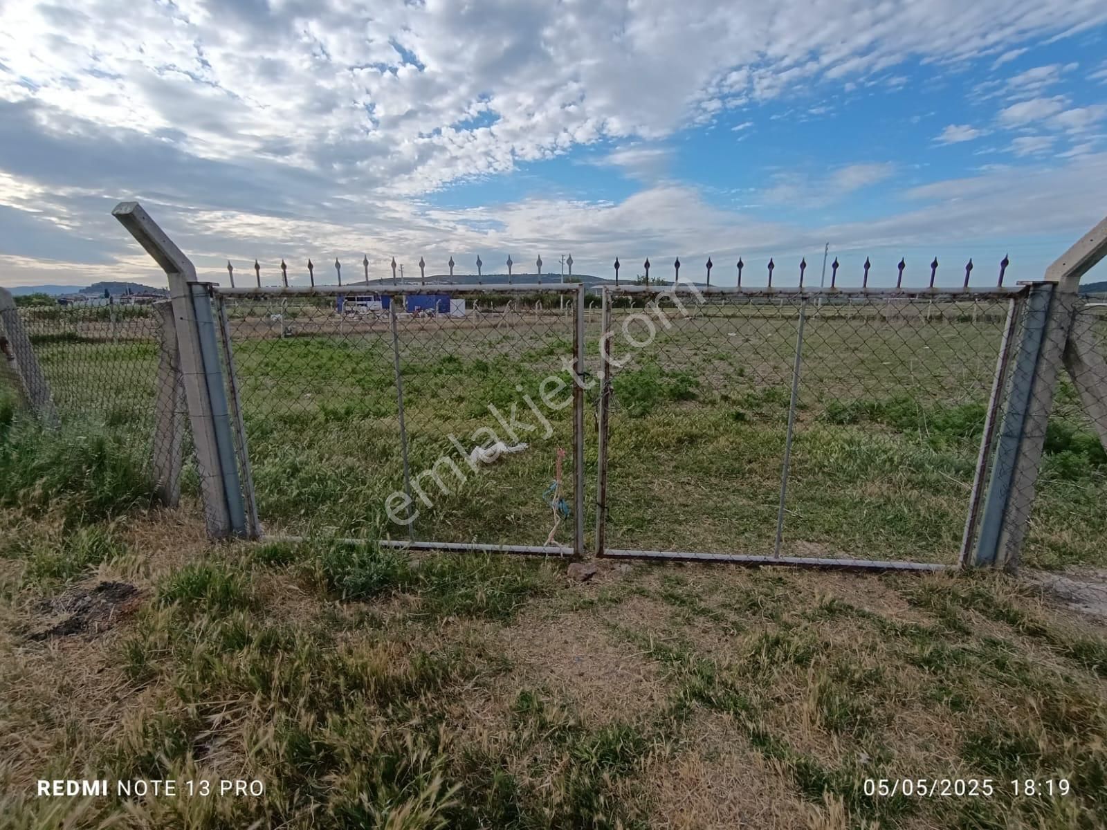 Gerenköyde Satılık 2338m2 Müstakil Tapulu Arsa