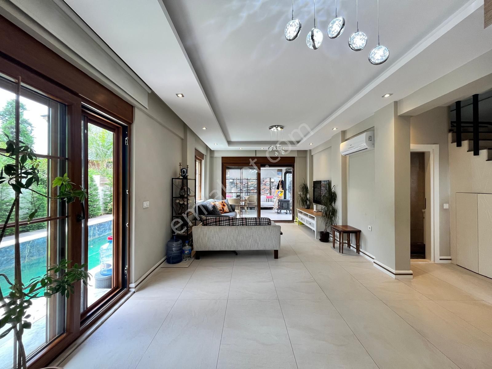 Full Donanımlı Müstakil Kış Yaz Bahçeli Havuzlu 3+1 Lüks Villa - Görsel 6