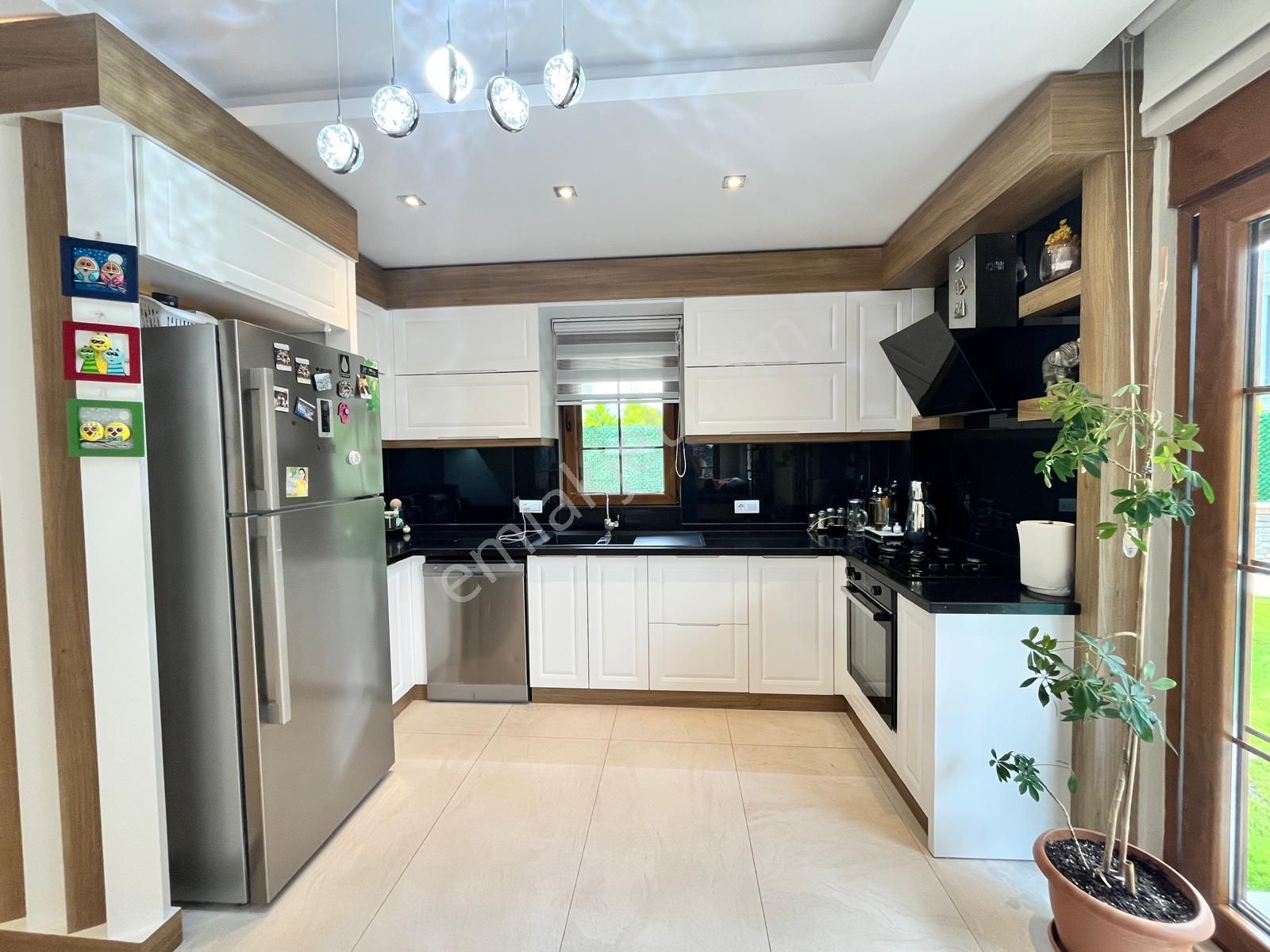 Full Donanımlı Müstakil Kış Yaz Bahçeli Havuzlu 3+1 Lüks Villa - Görsel 12