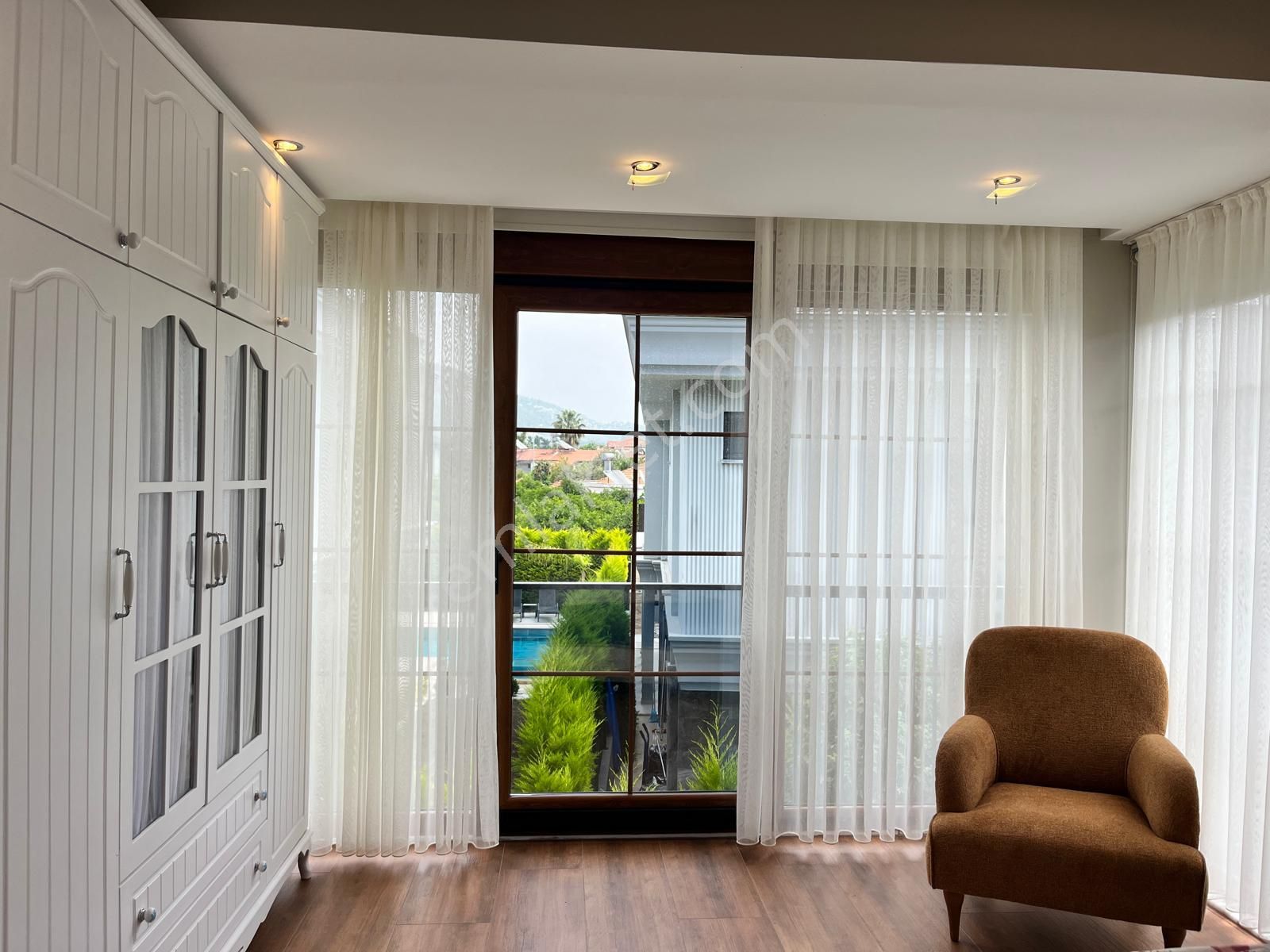 Full Donanımlı Müstakil Kış Yaz Bahçeli Havuzlu 3+1 Lüks Villa - Görsel 24