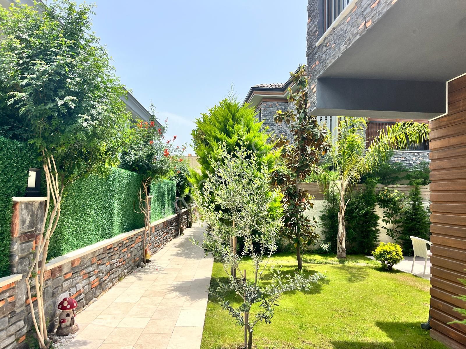 Full Donanımlı Müstakil Kış Yaz Bahçeli Havuzlu 3+1 Lüks Villa - Görsel 35