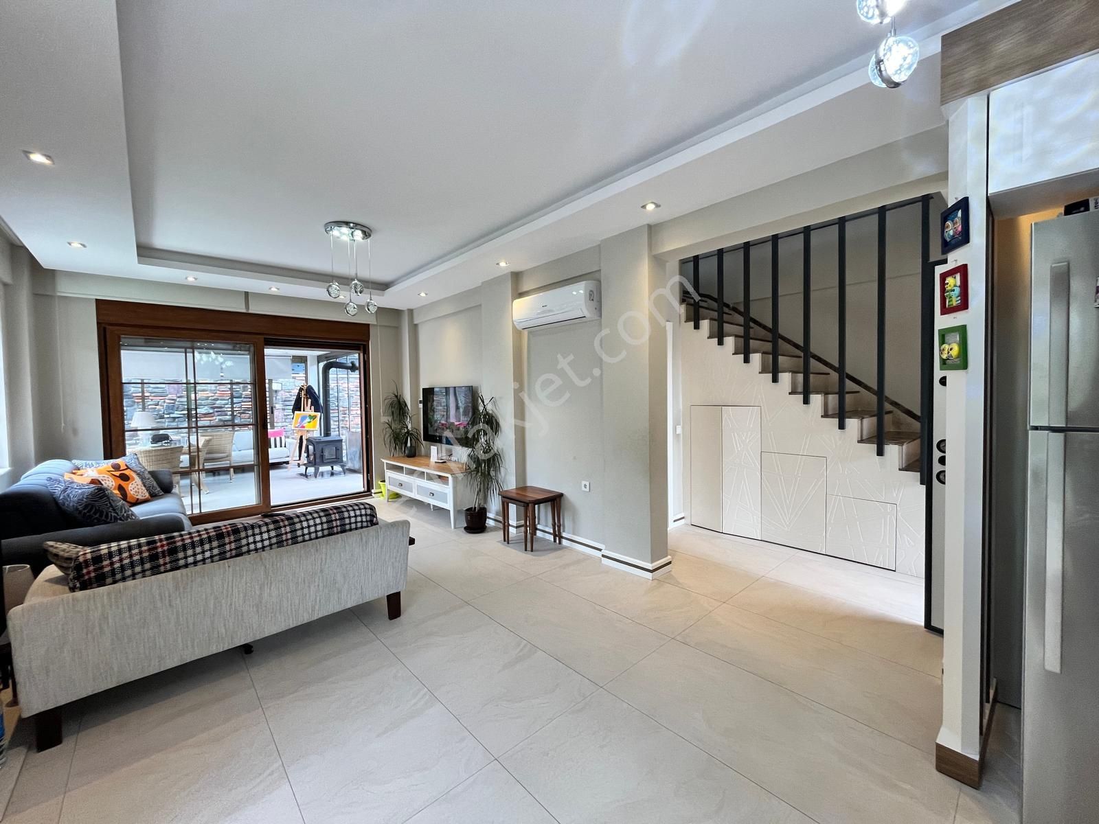 Full Donanımlı Müstakil Kış Yaz Bahçeli Havuzlu 3+1 Lüks Villa - Görsel 15