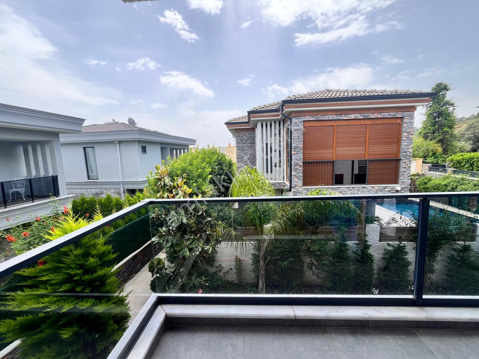 Full Donanımlı Müstakil Kış Yaz Bahçeli Havuzlu 3+1 Lüks Villa - Görsel 26