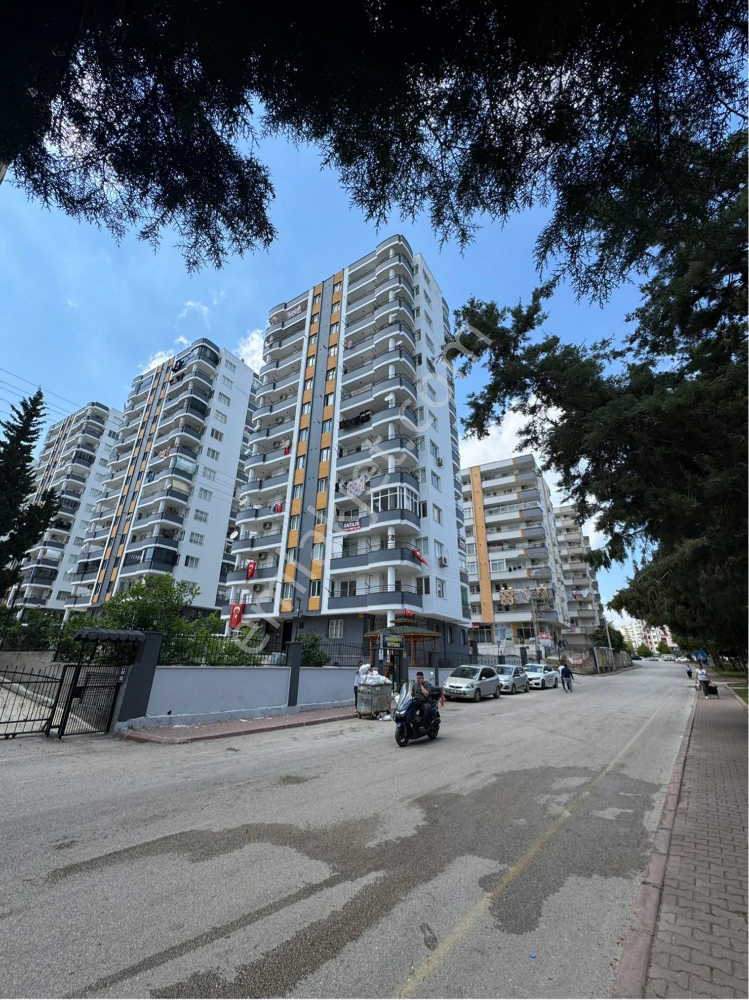 Huzurevleri Semt Pazarı Civarı Site İçerisinde 3+1 Satılık Daire