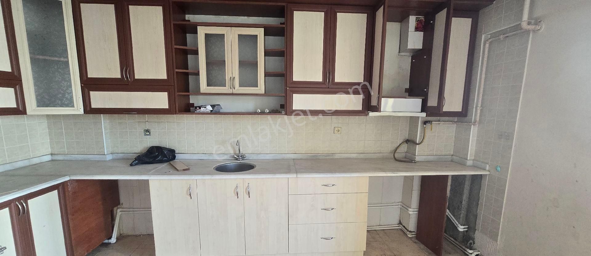 Buca Yeşilbağlarda Kiralık Geniş Daire 2+1 Daire