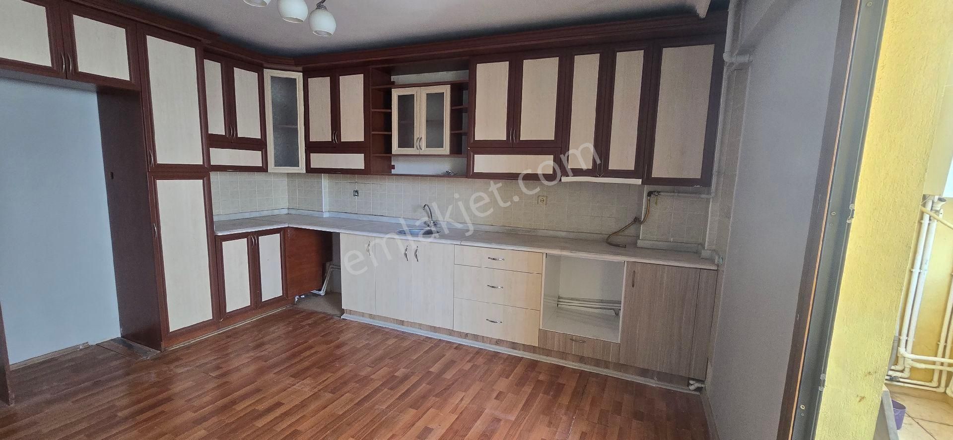Buca Yeşilbağlarda Kiralık Geniş Daire 2+1 Daire