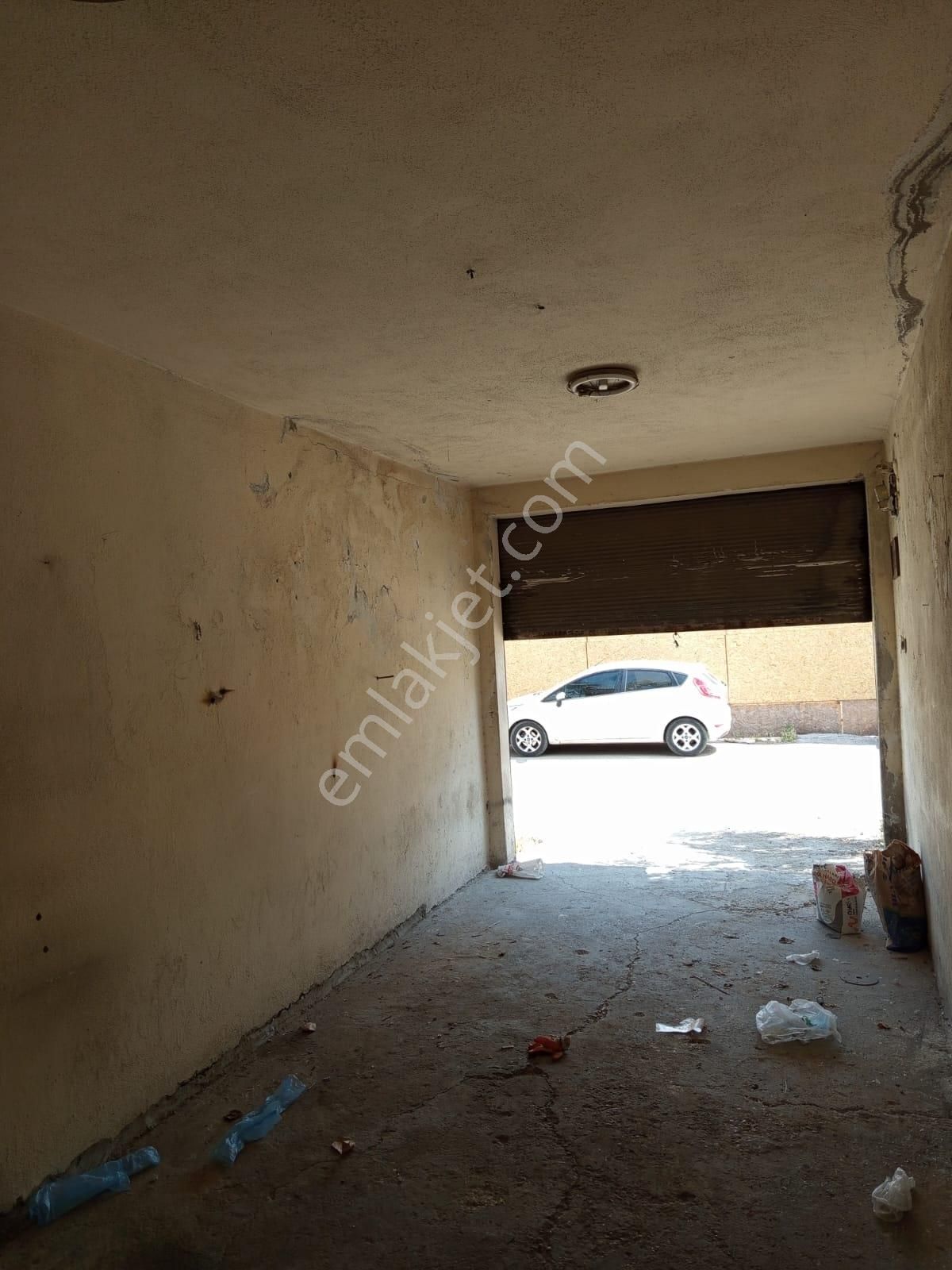 Yeşilyurt Mahallesi 25 M2 Aylık Kiralık *işyeri* Depo* Dükkan *tamirci *terzi*