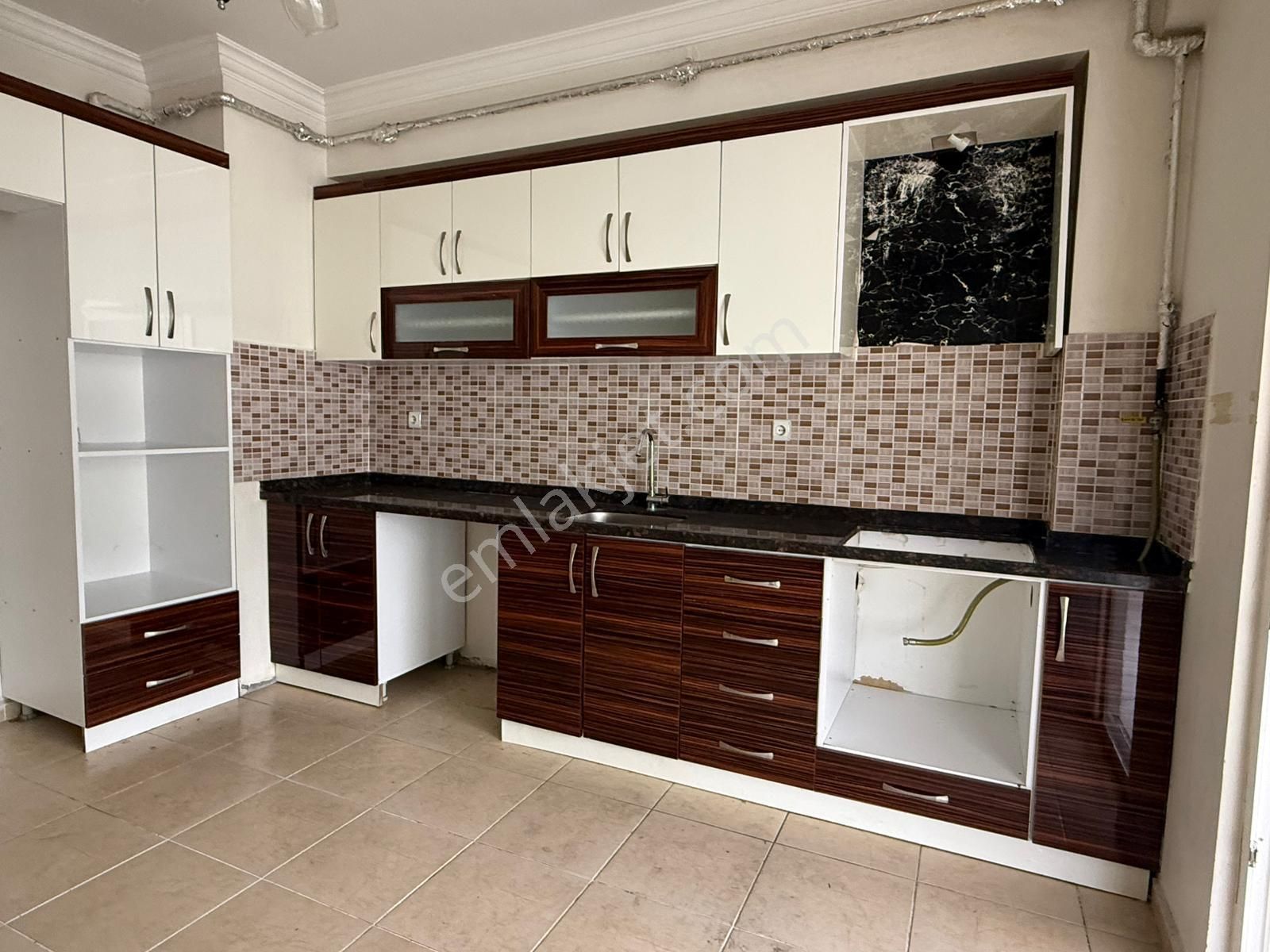 Tekerek Küçük Ev Civarı Satılık 4+1 Daire