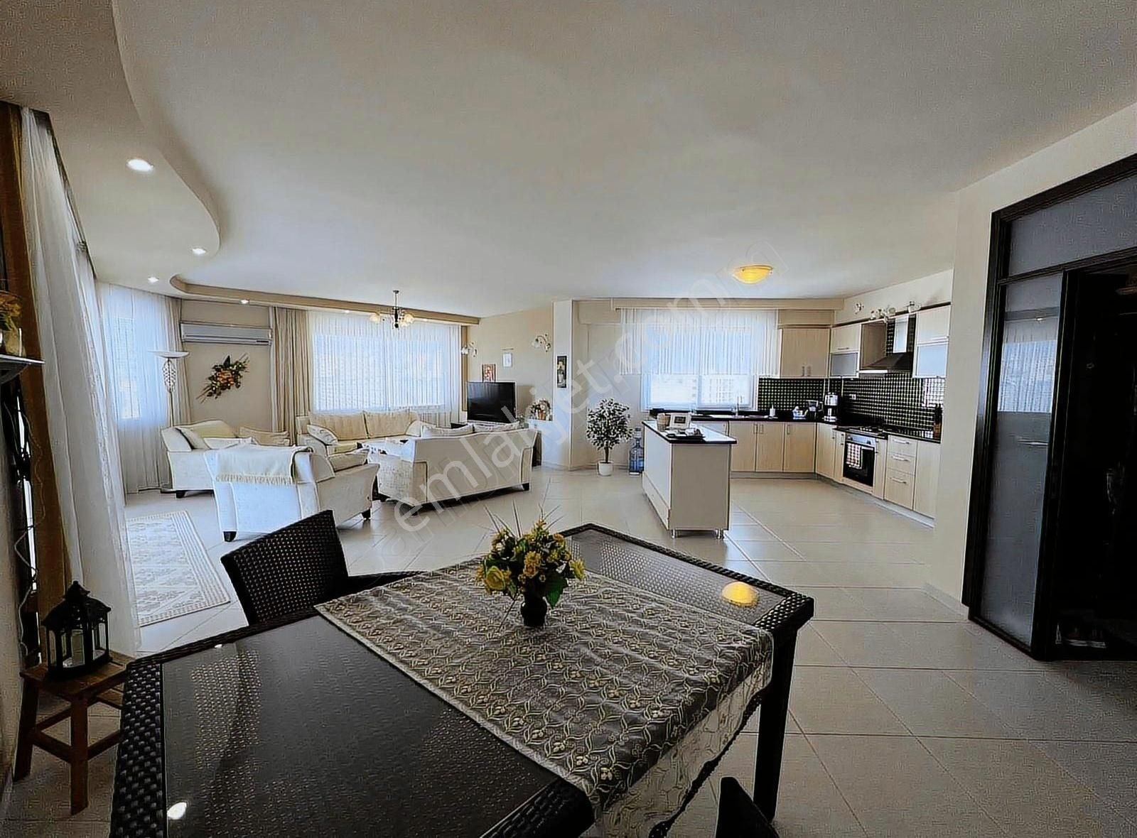 Çeşmeli Liparis 5 Sitesinde Şehir Ve Deniz Manzaralı Köşe Daire - Görsel 14
