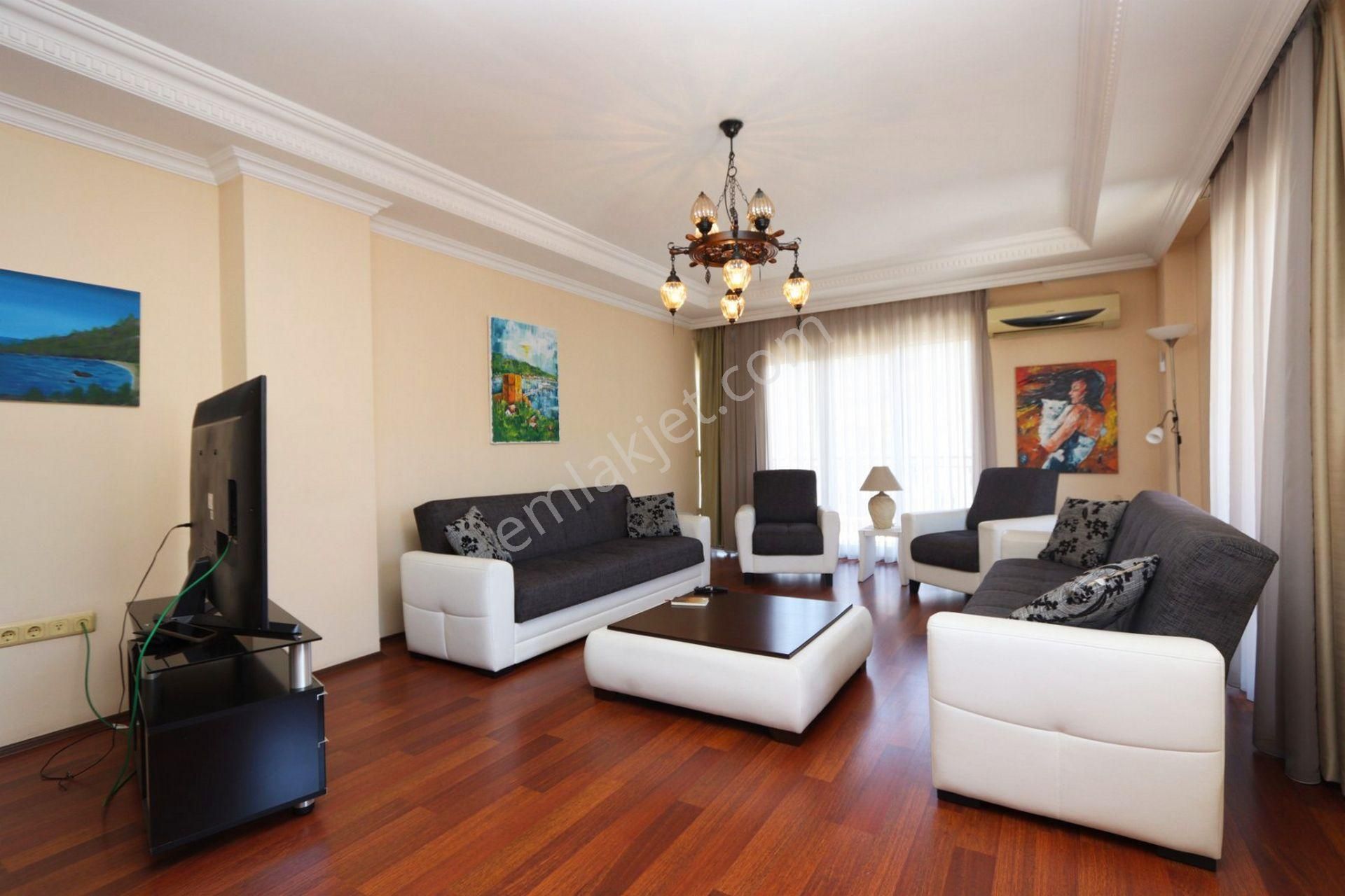 Merkez'de 3+1 Ayrı Mutfak Denize 100 Mt Mesafede Eşyalı Daire