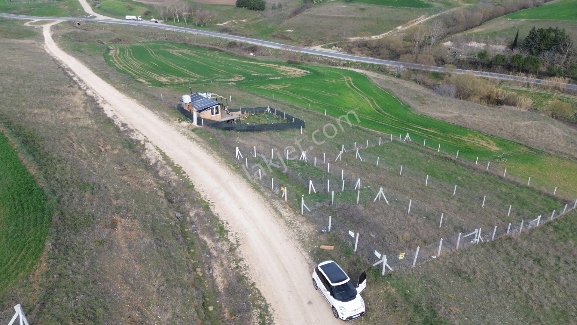 Silivri Değirmenköy 240 M2 Resmi Yola Cephe