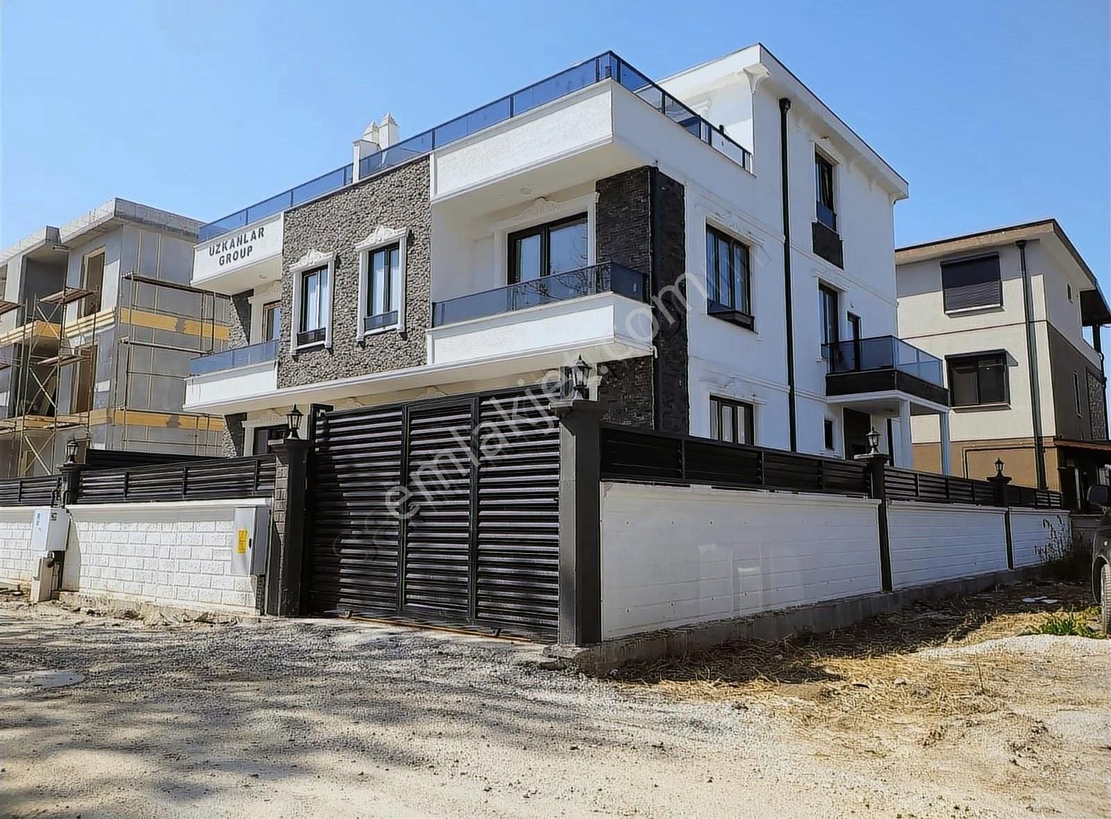 Serdivan Yazlıkda Yeni Satılık Tripleks Daire