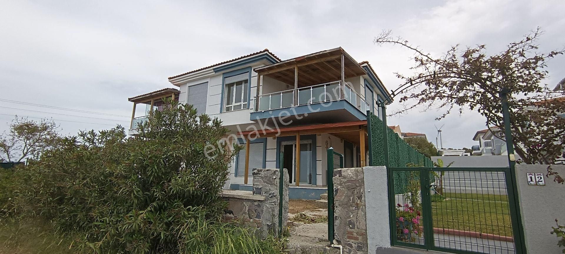 Çeşme Reisdere'de Deniz Manzaralı 3+1 Villa