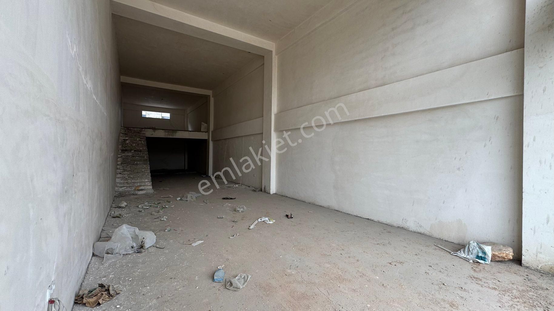 Fıstıklık Ana Cadde Üzerinde Kiralık 175 Metrekare Dükkan