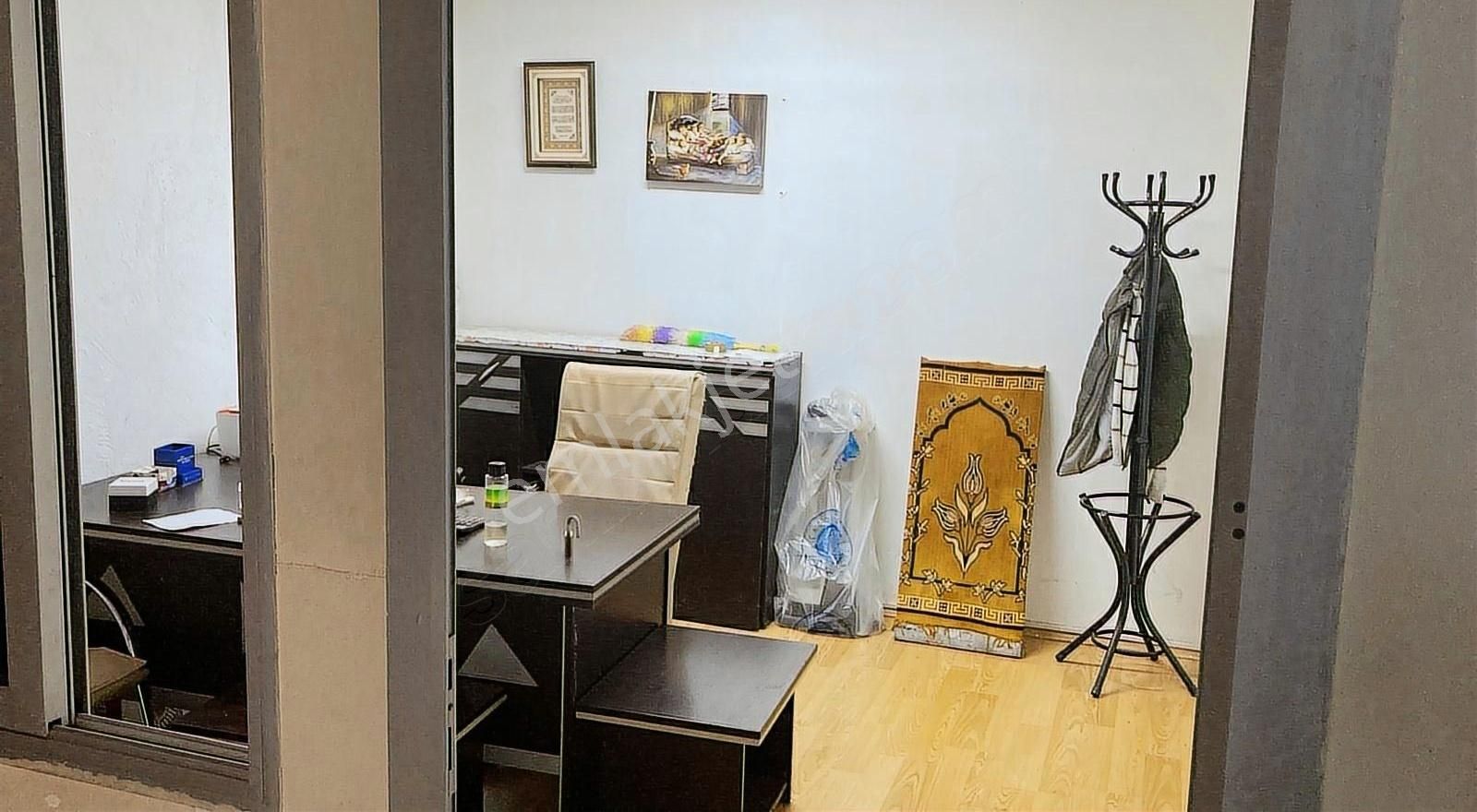 Güngören Güneştepe Mahallesi Kiralık Dükkan 200m² Düz Giriş