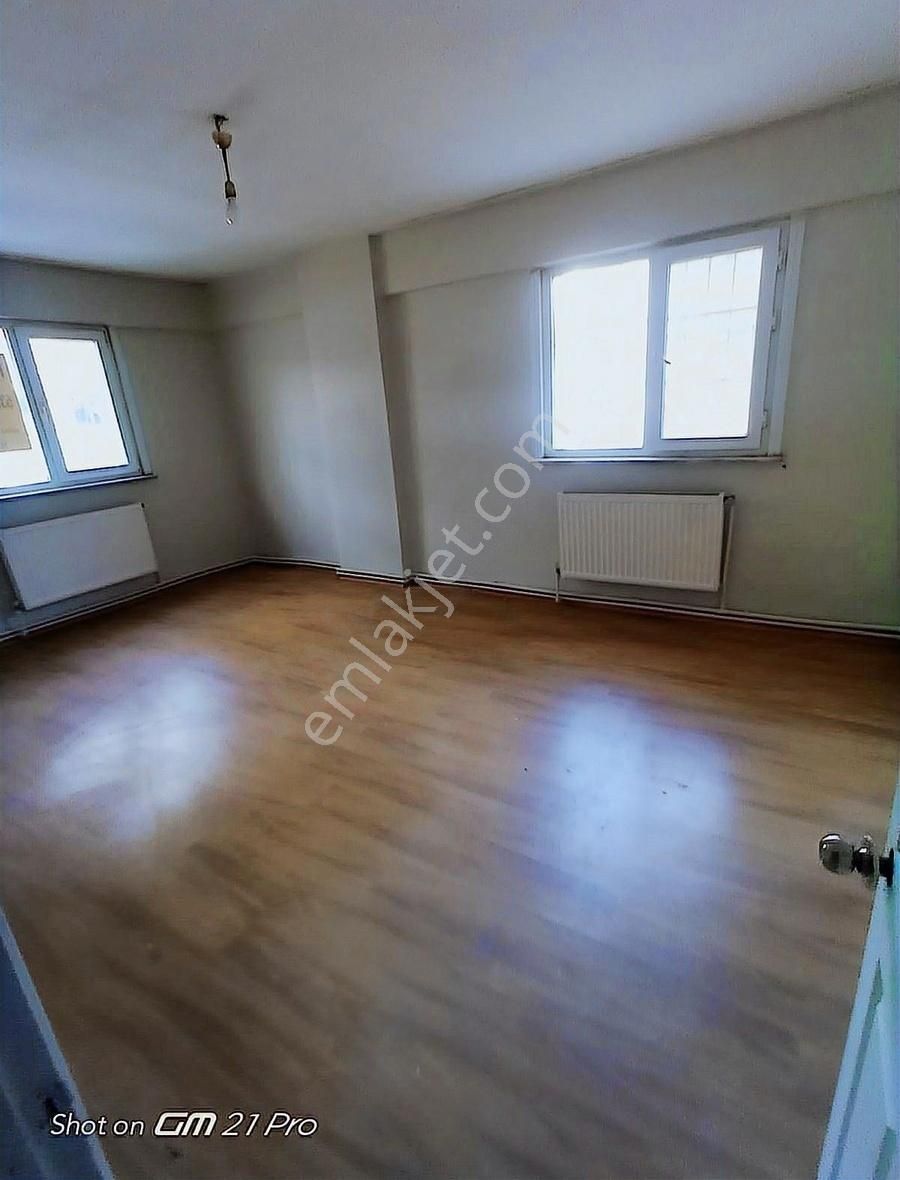 Bağcılar Merkez Mahallesi Kiralık Daire 2+1 1. Kat Merkezi Konum