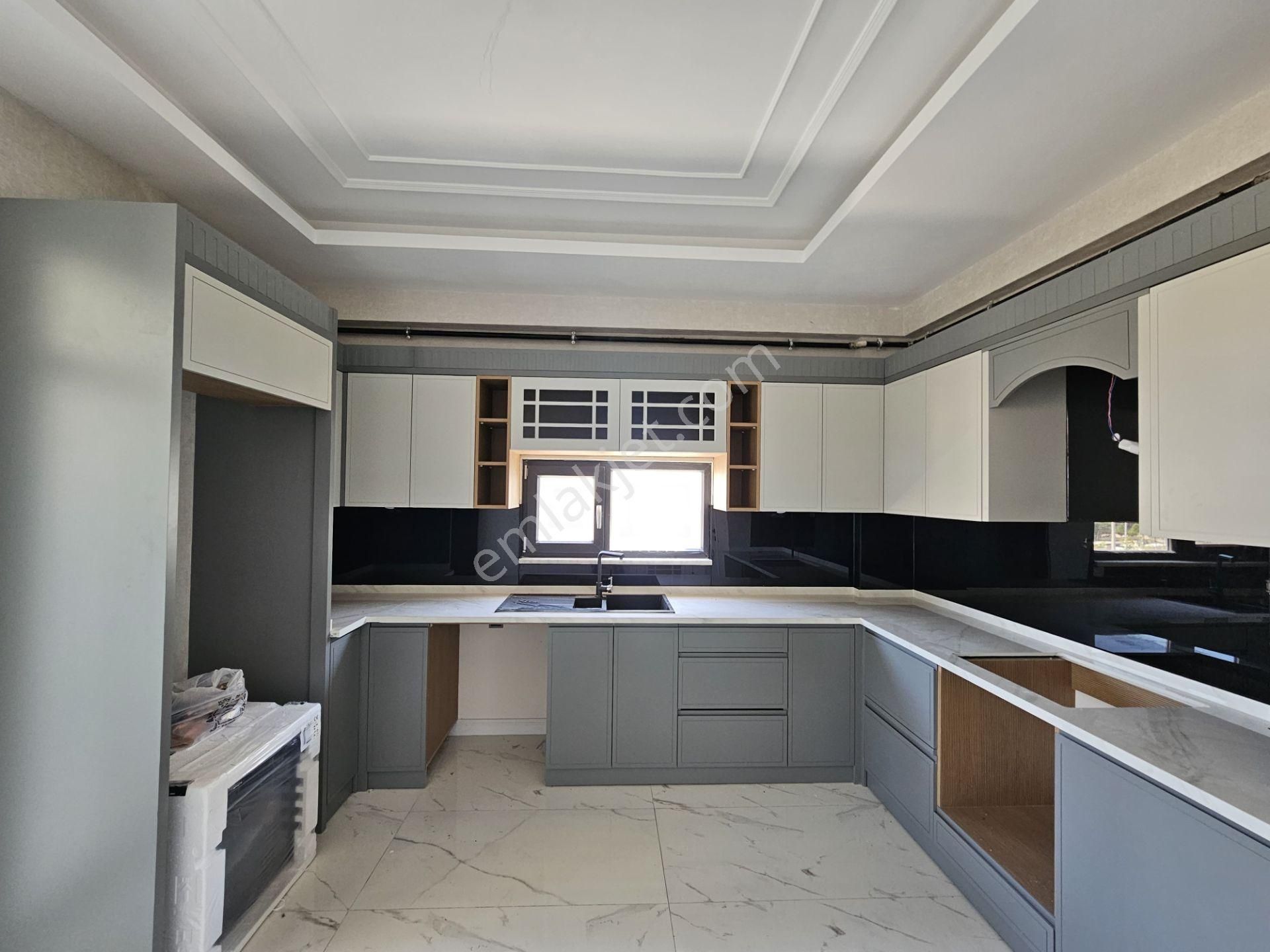 Ahmet Yesevi Caddesi Lüx Sıfır 4+1 Daireler