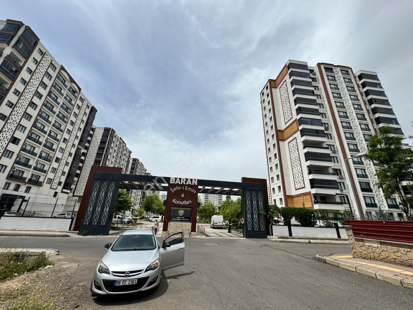 Stadyum Yolu Üstü / 50lik Yolda 4.5 +1 Oda Lüks Daire