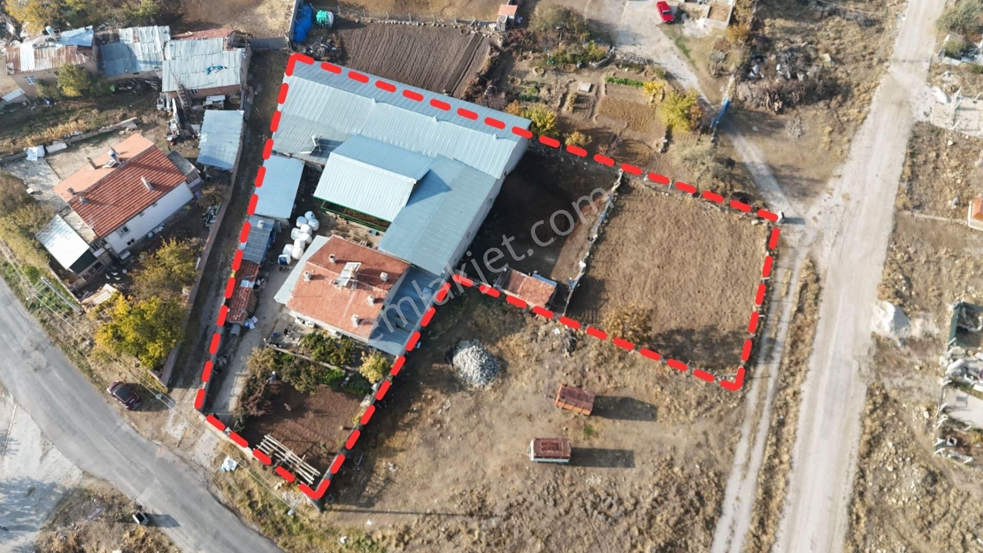 Talha Tozduman'dan Bayat'ta 2.432 M2 Arsa İçinde 3+1 Ev+çardak