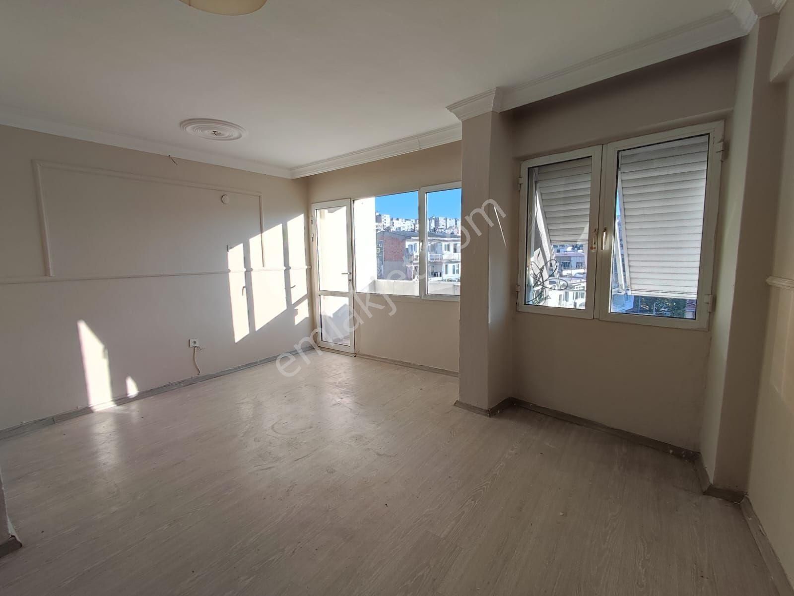 Yeşilyurt Polat Cadde Üzeri 3+1 Arakat Satılık Daire