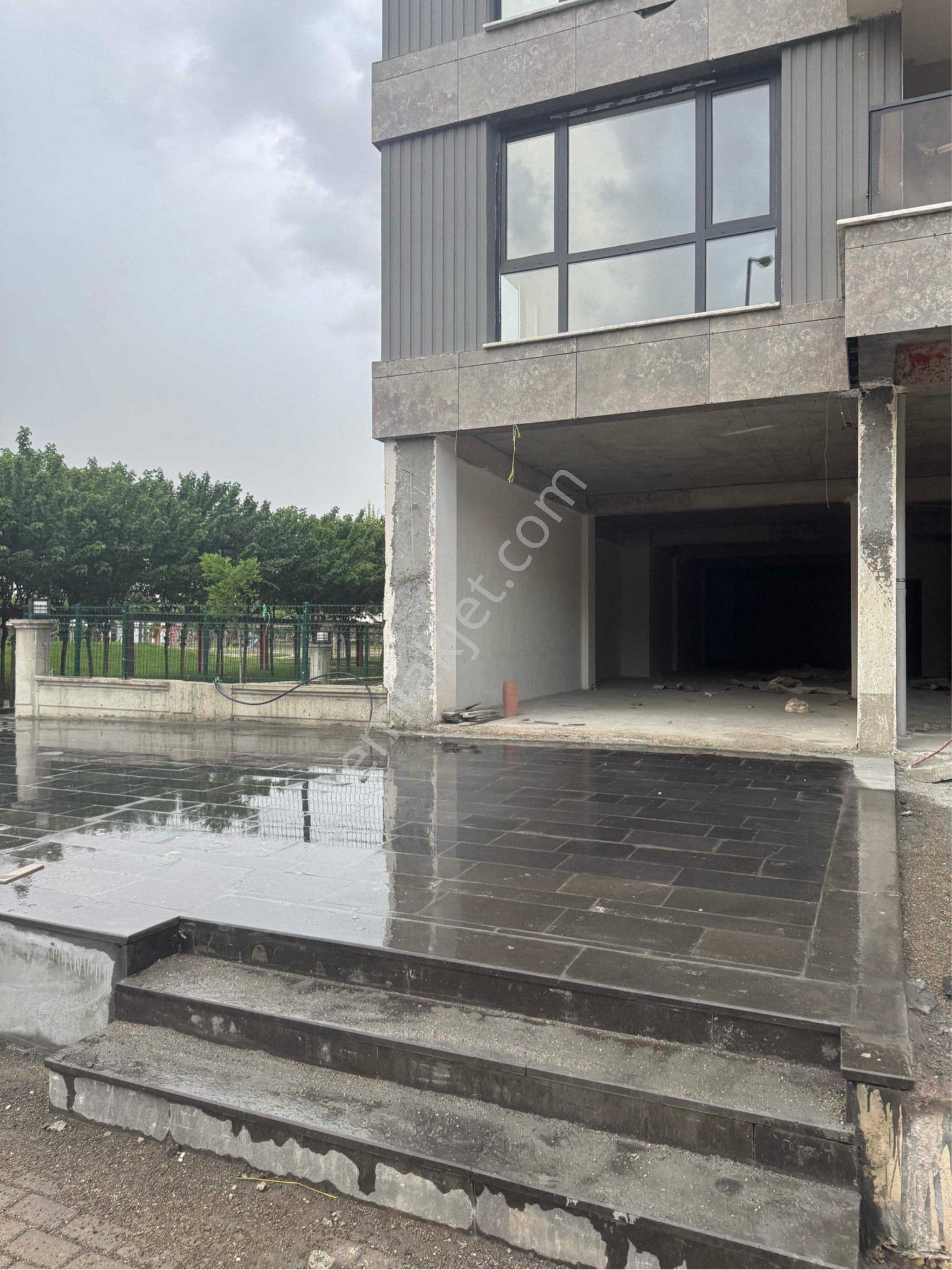 Kent Meydanı Yanı Acil Satılık 156 M2 Dükkan