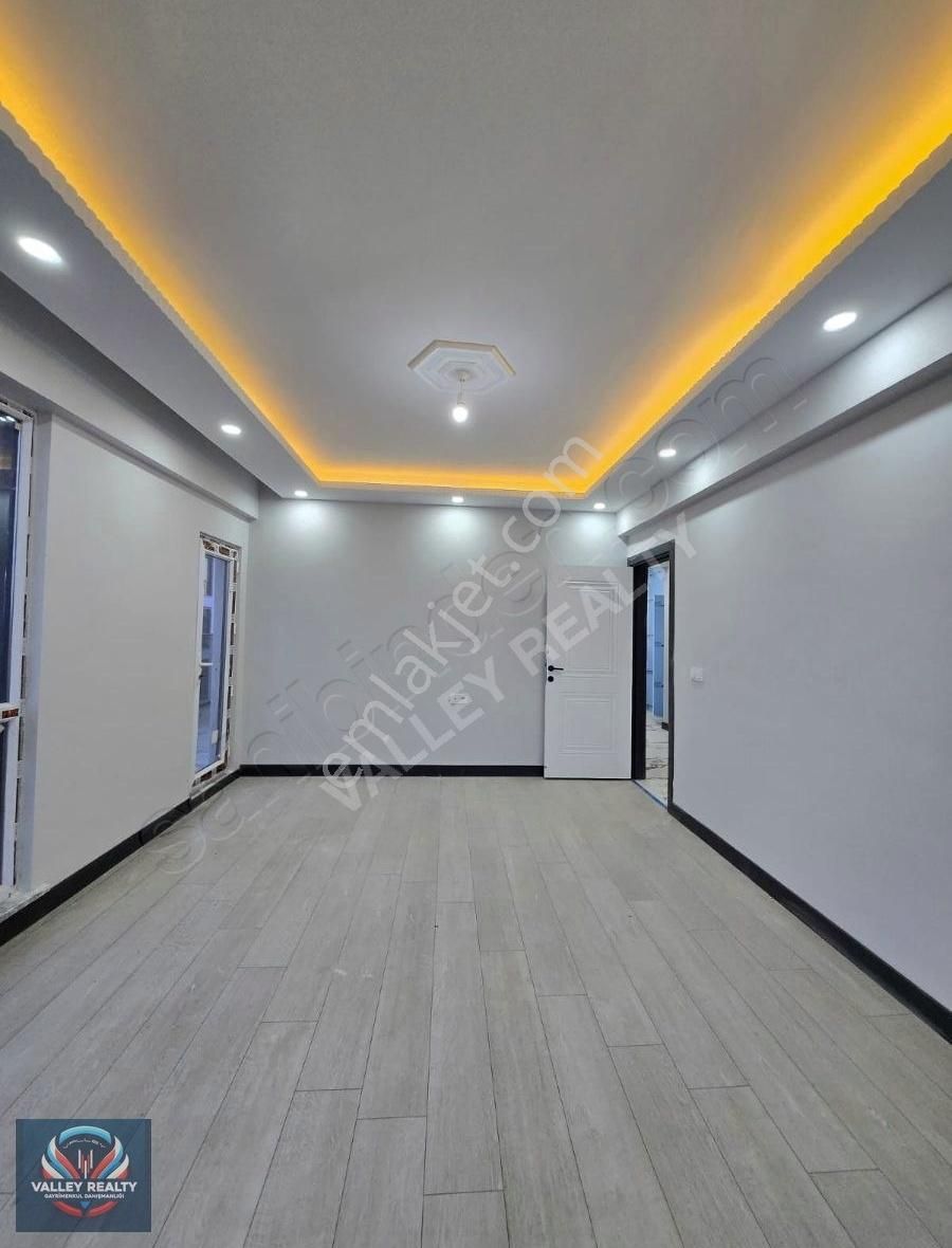 Hatip Mahallesinde Havuzlu Ve Ebeveyn Banyolu 2+1 Lüks Daire