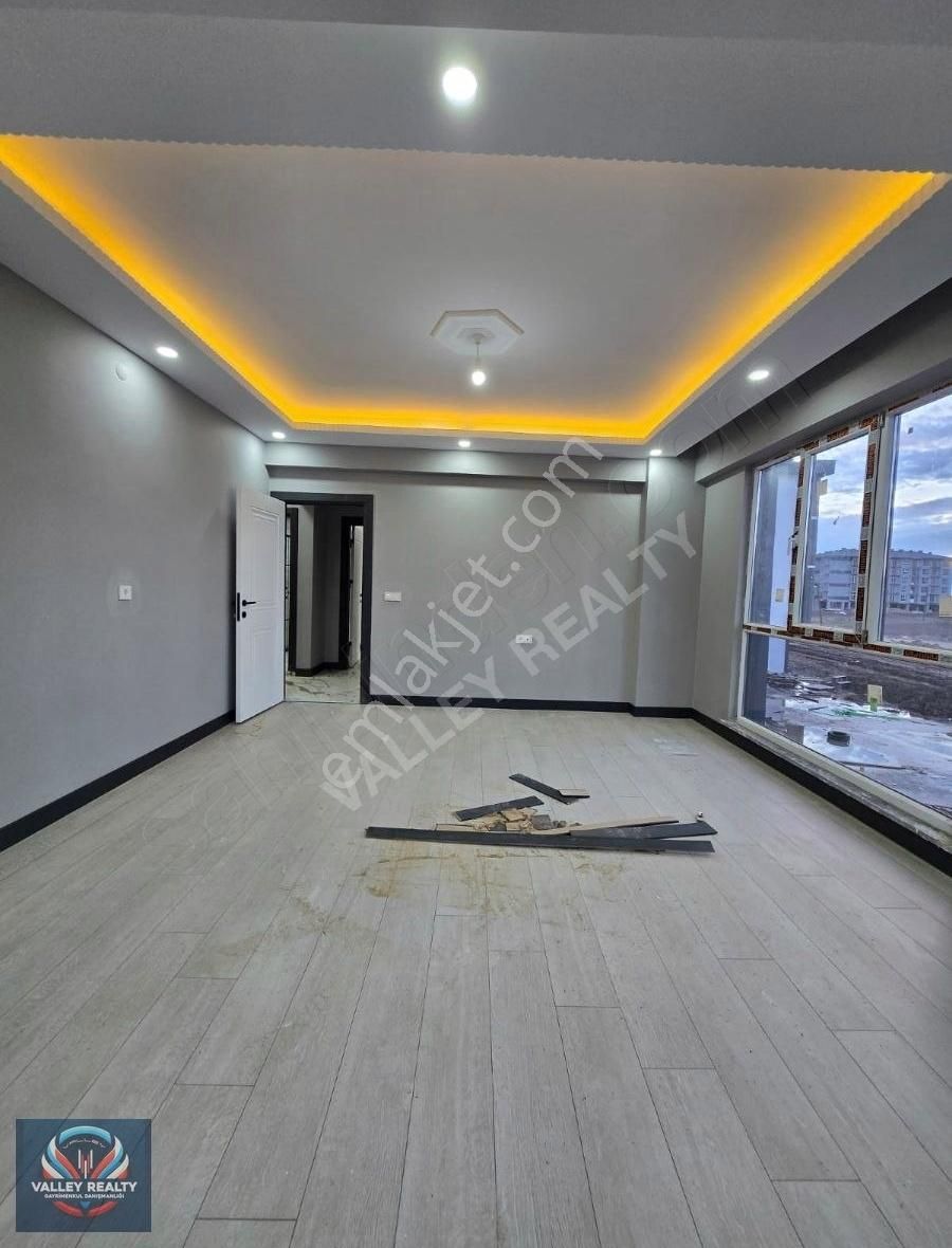 Hatip Mahallesinde Havuzlu Ebeveyn Banyolu 3+1 Lüks Daire